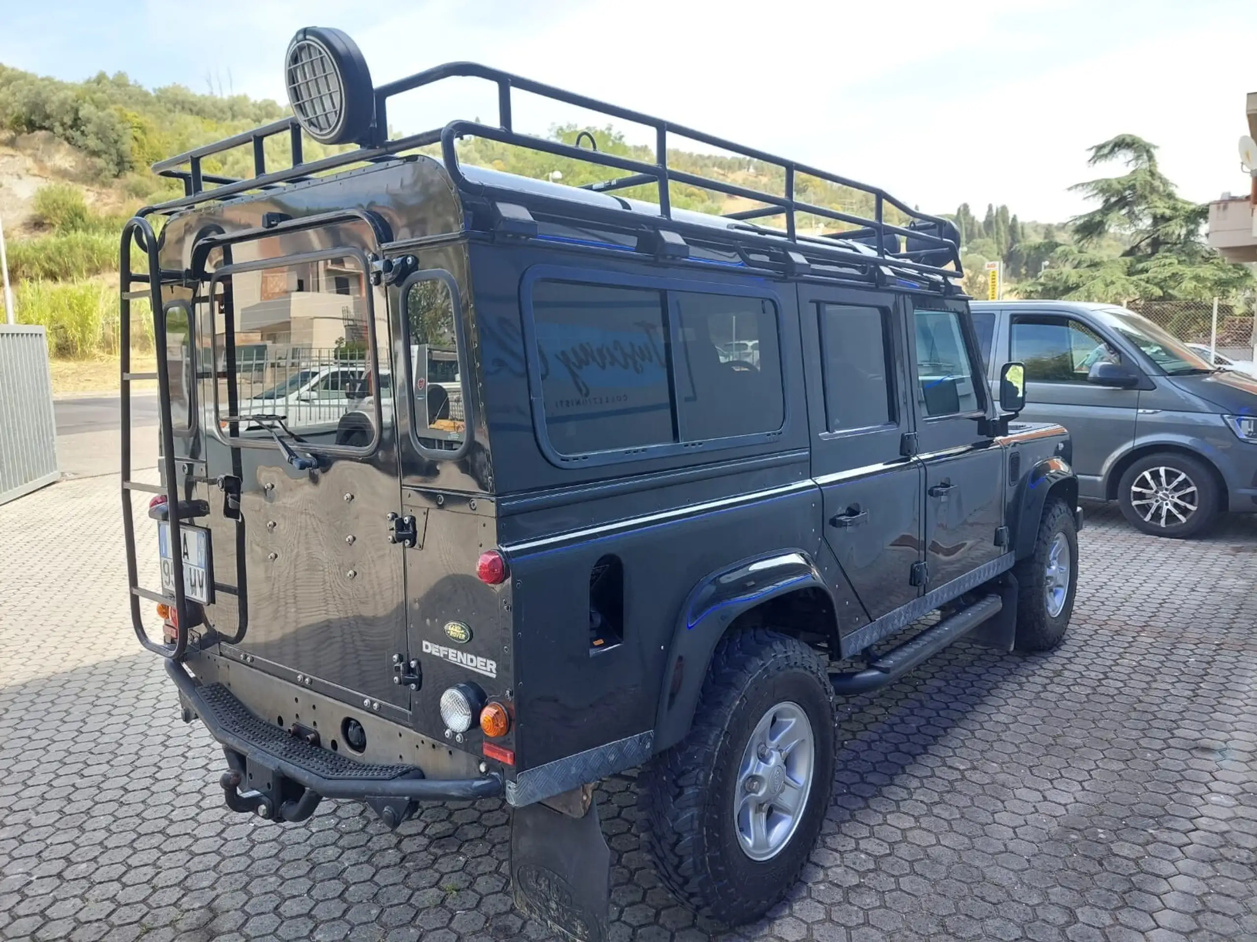 Land Rover - Defender