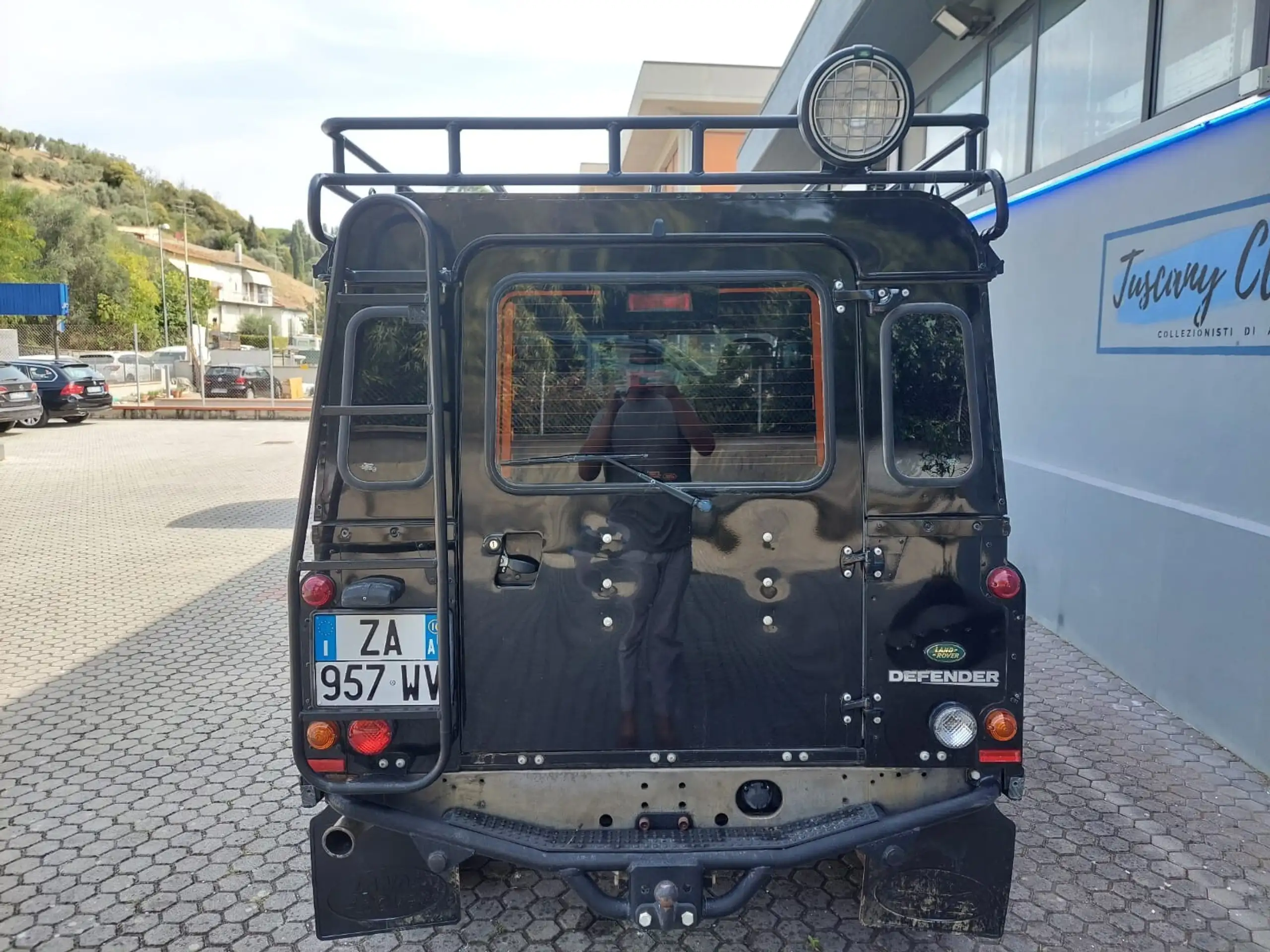 Land Rover - Defender