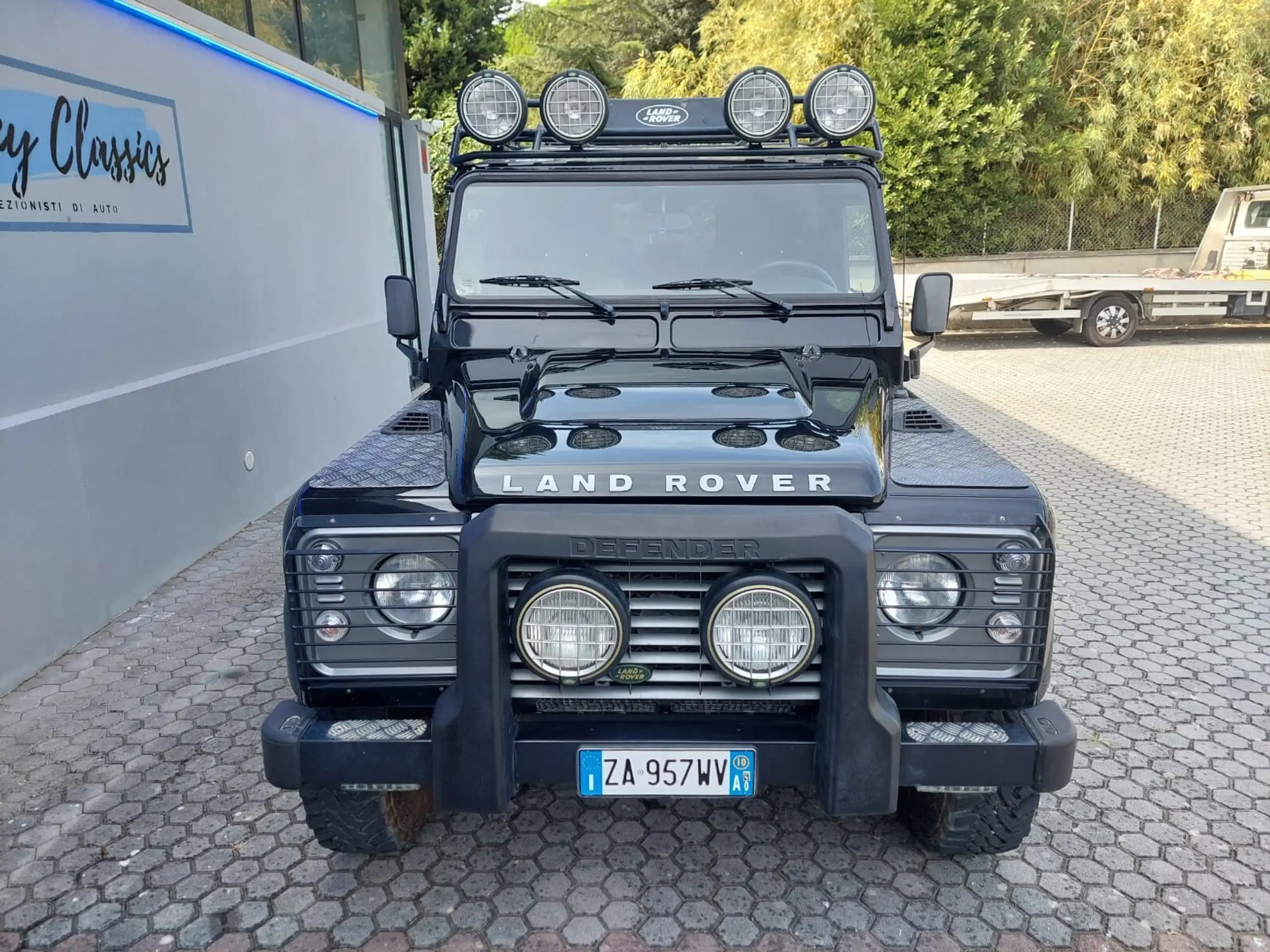 Land Rover - Defender