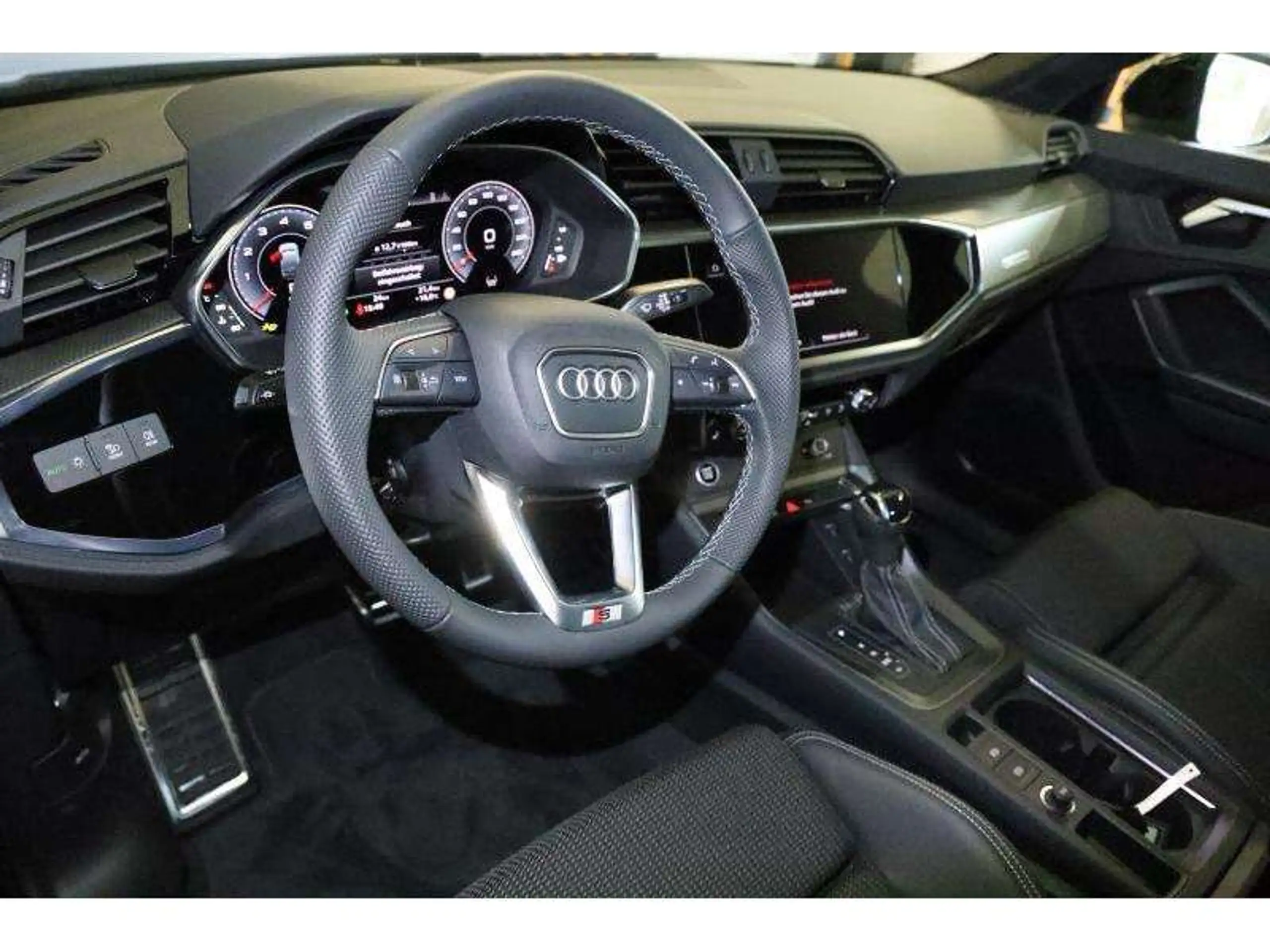 Audi - Q3