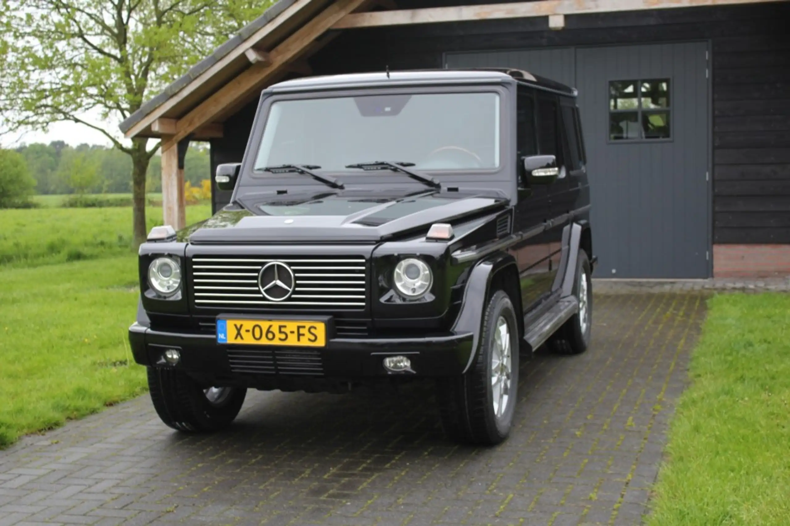 Mercedes-Benz - G 500