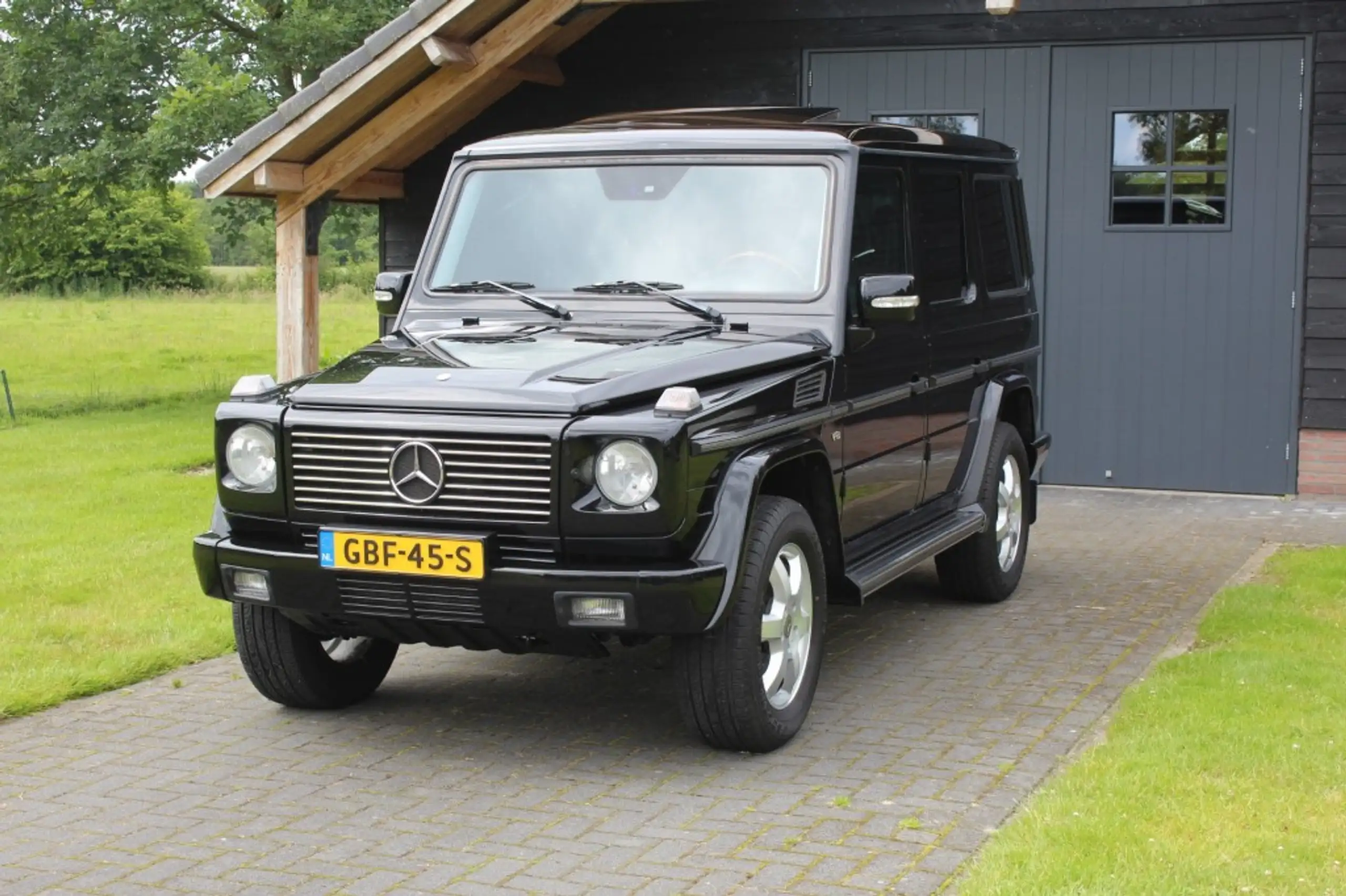 Mercedes-Benz - G 500