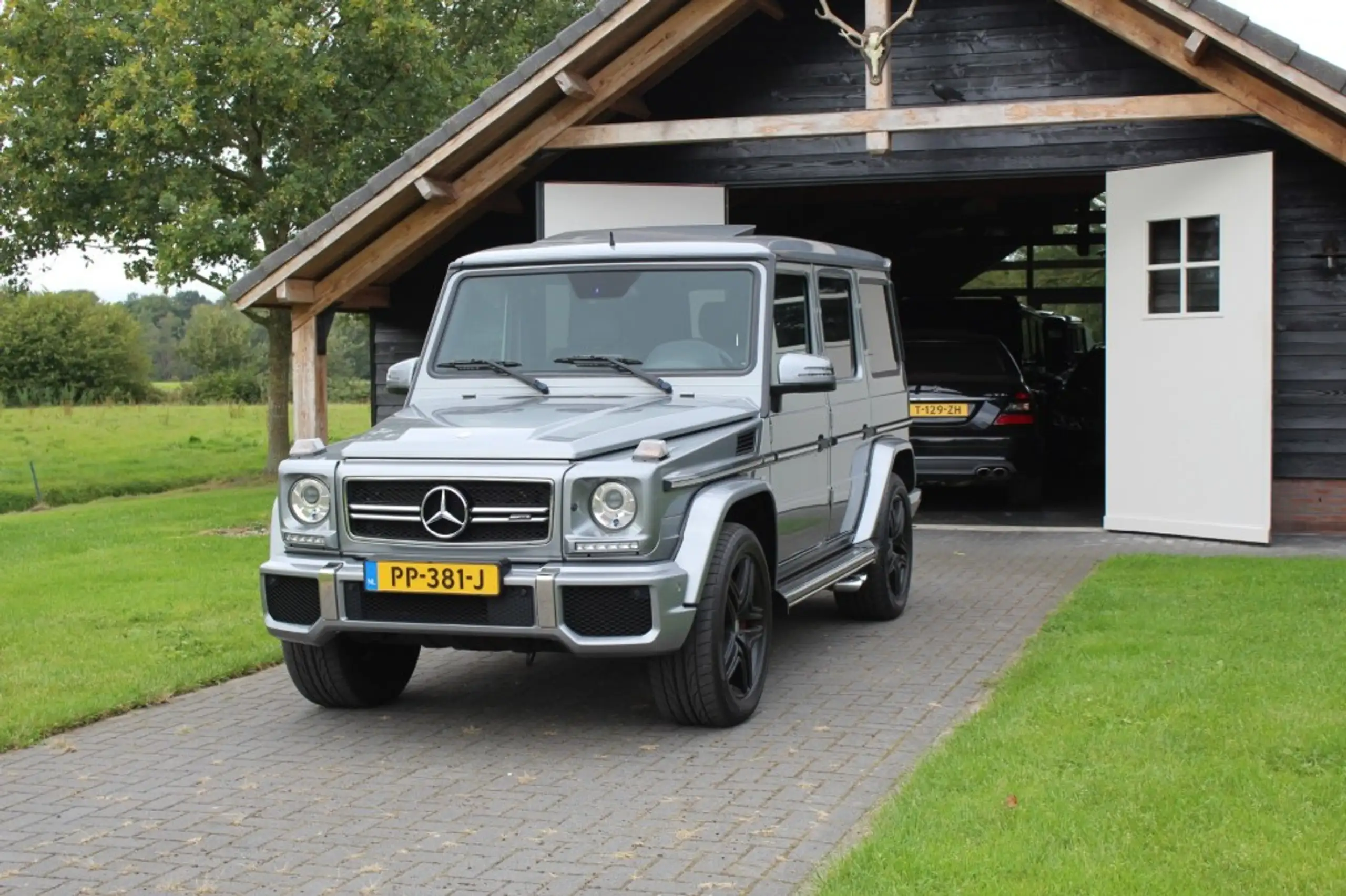 Mercedes-Benz - G 500