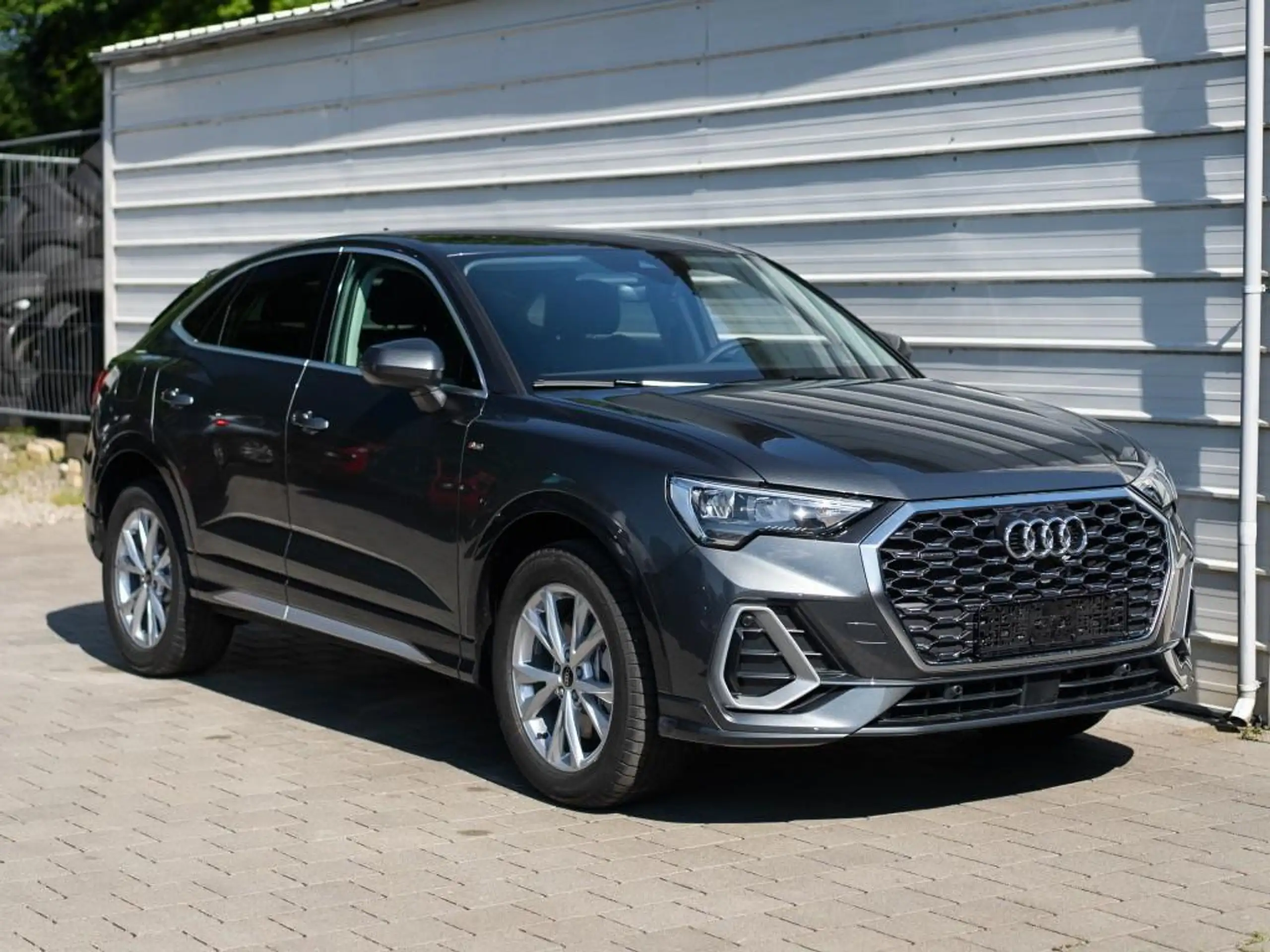 Audi - Q3