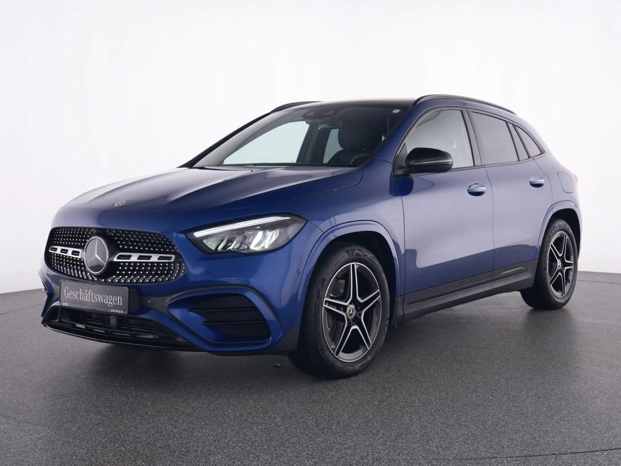 Mercedes-Benz - GLA 220