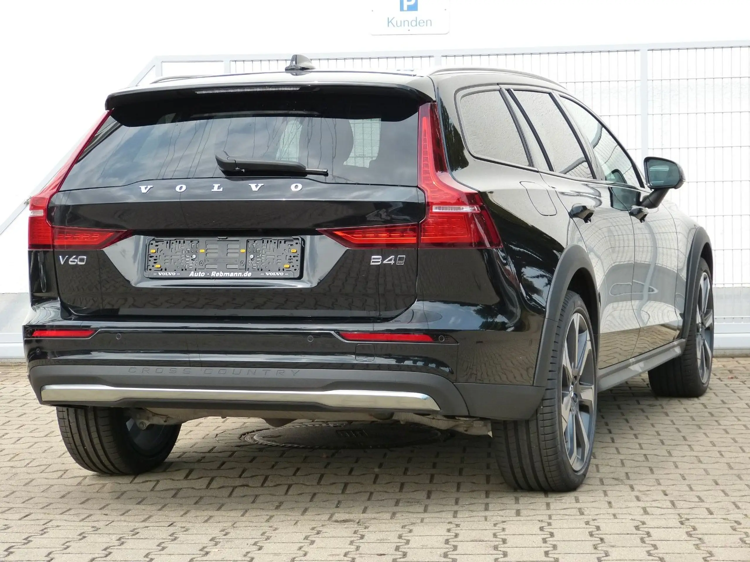 Volvo - V60 Cross Country