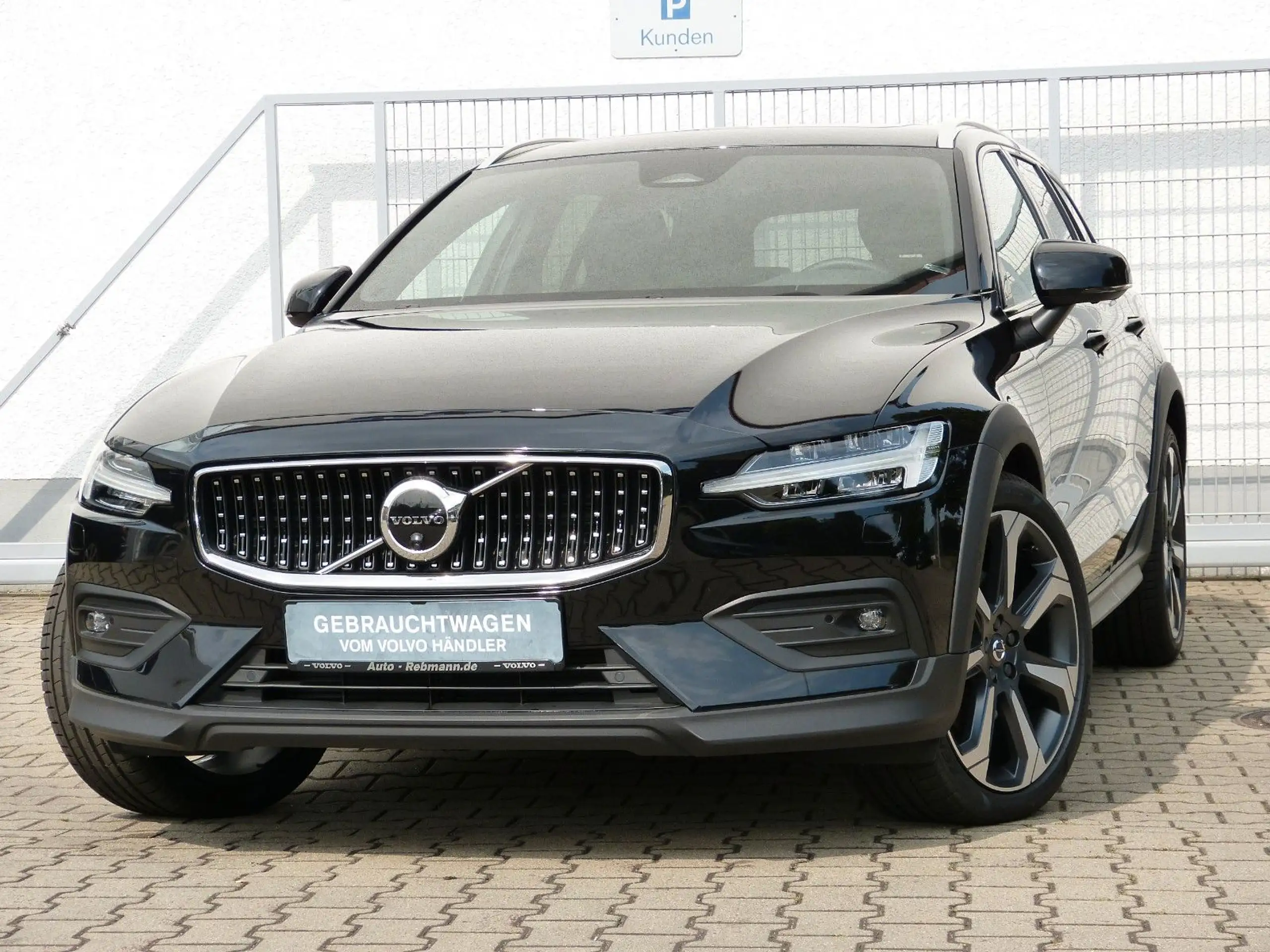 Volvo - V60 Cross Country