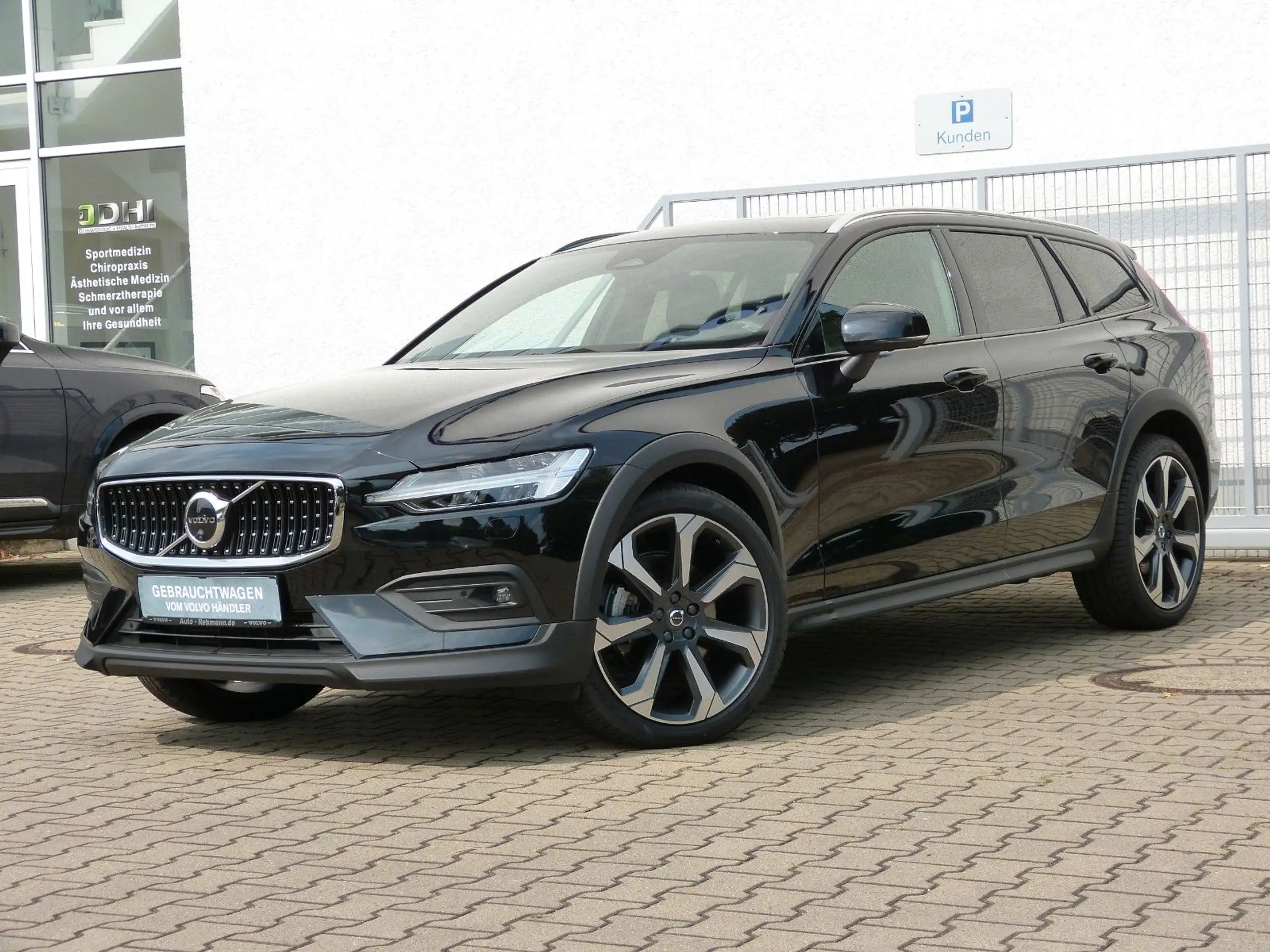 Volvo - V60 Cross Country