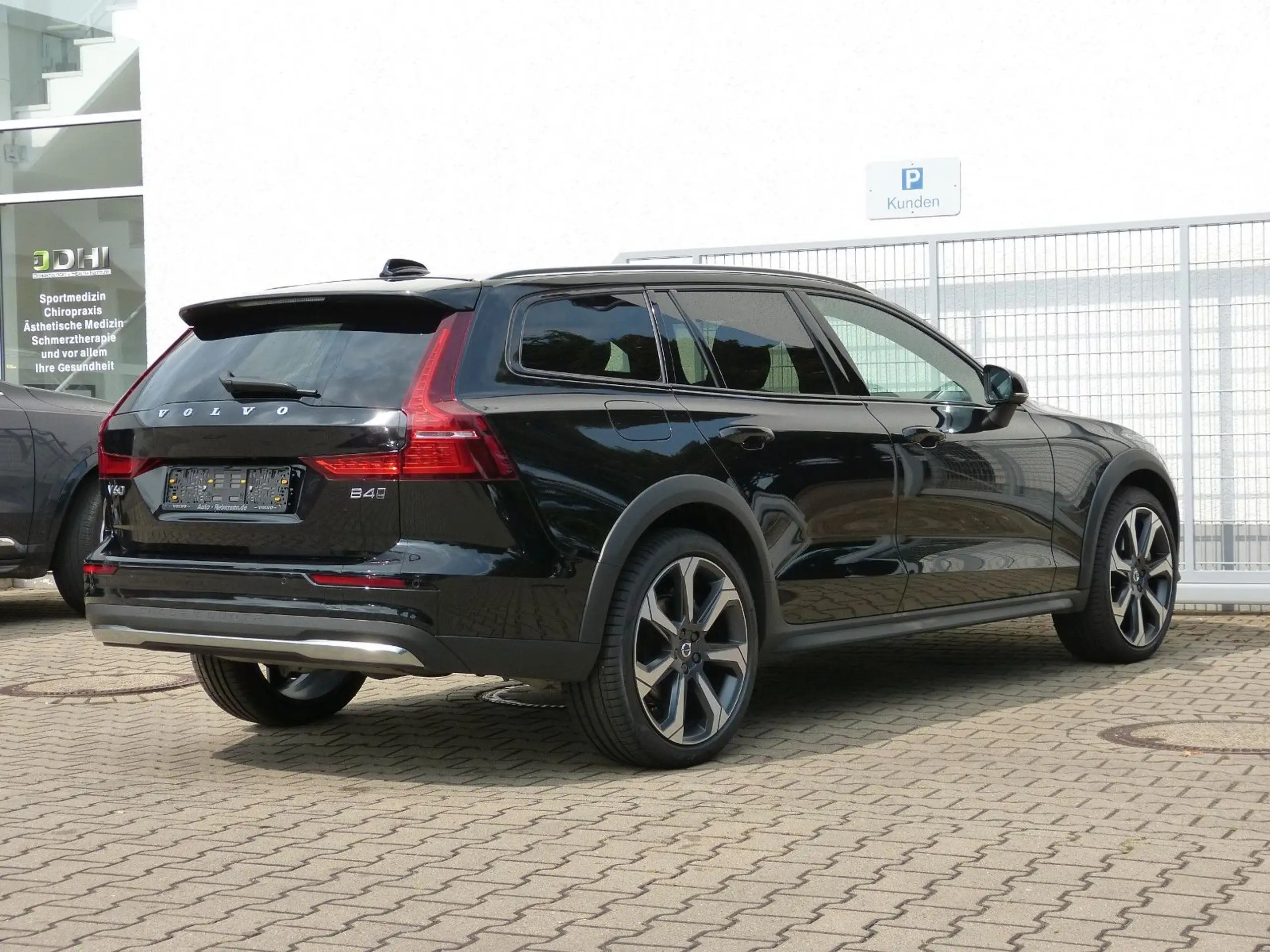 Volvo - V60 Cross Country