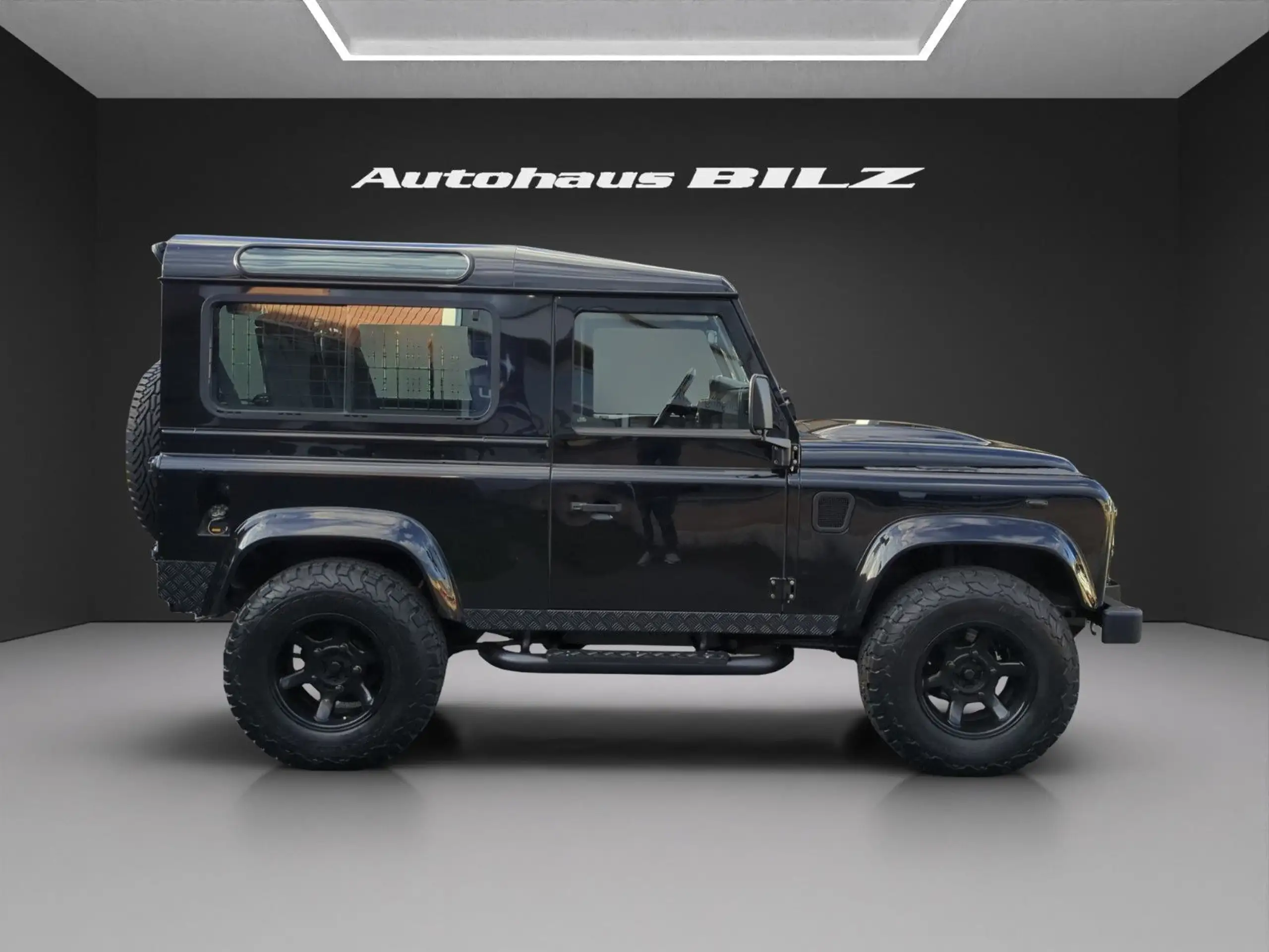 Land Rover - Defender