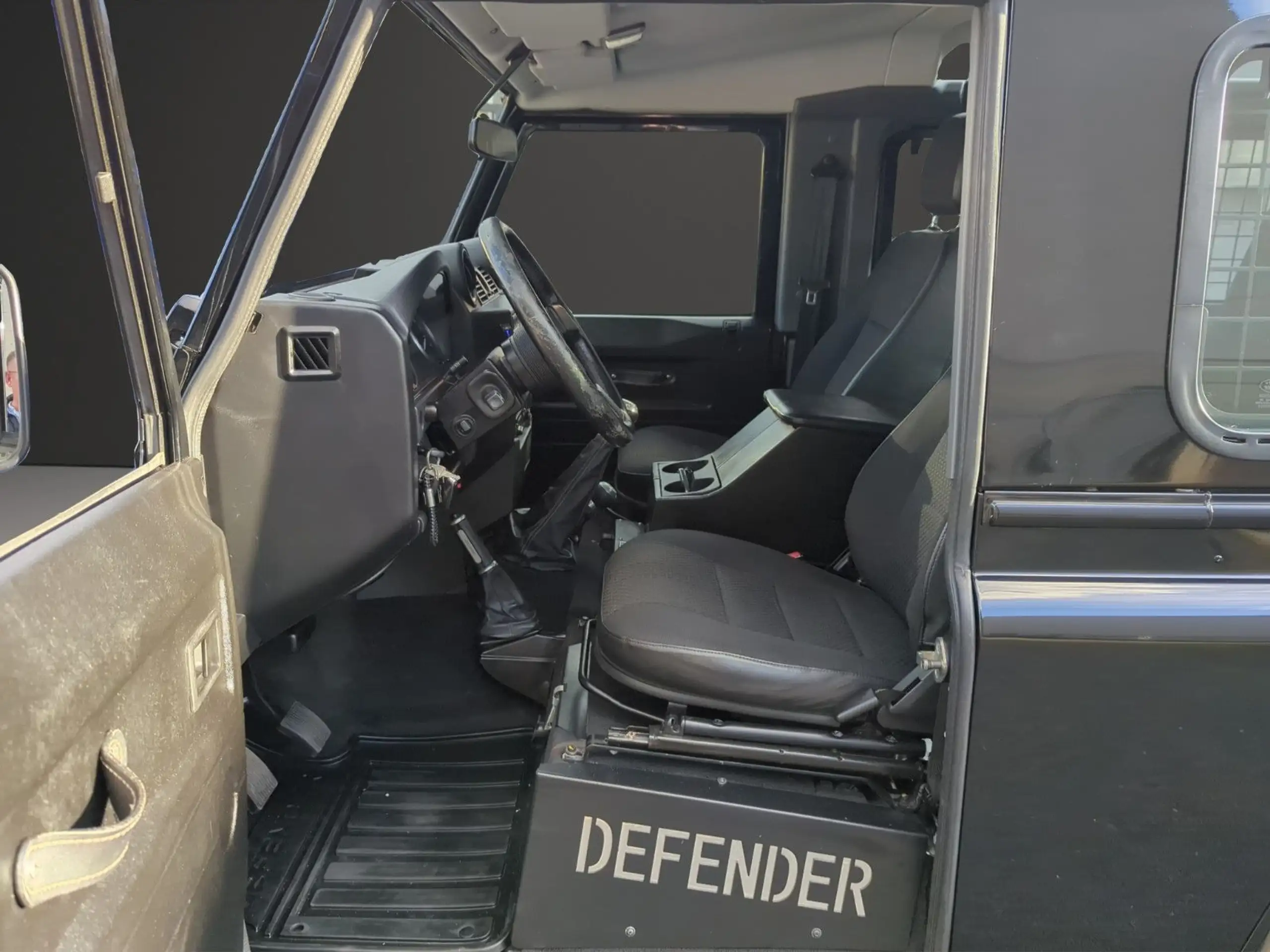 Land Rover - Defender