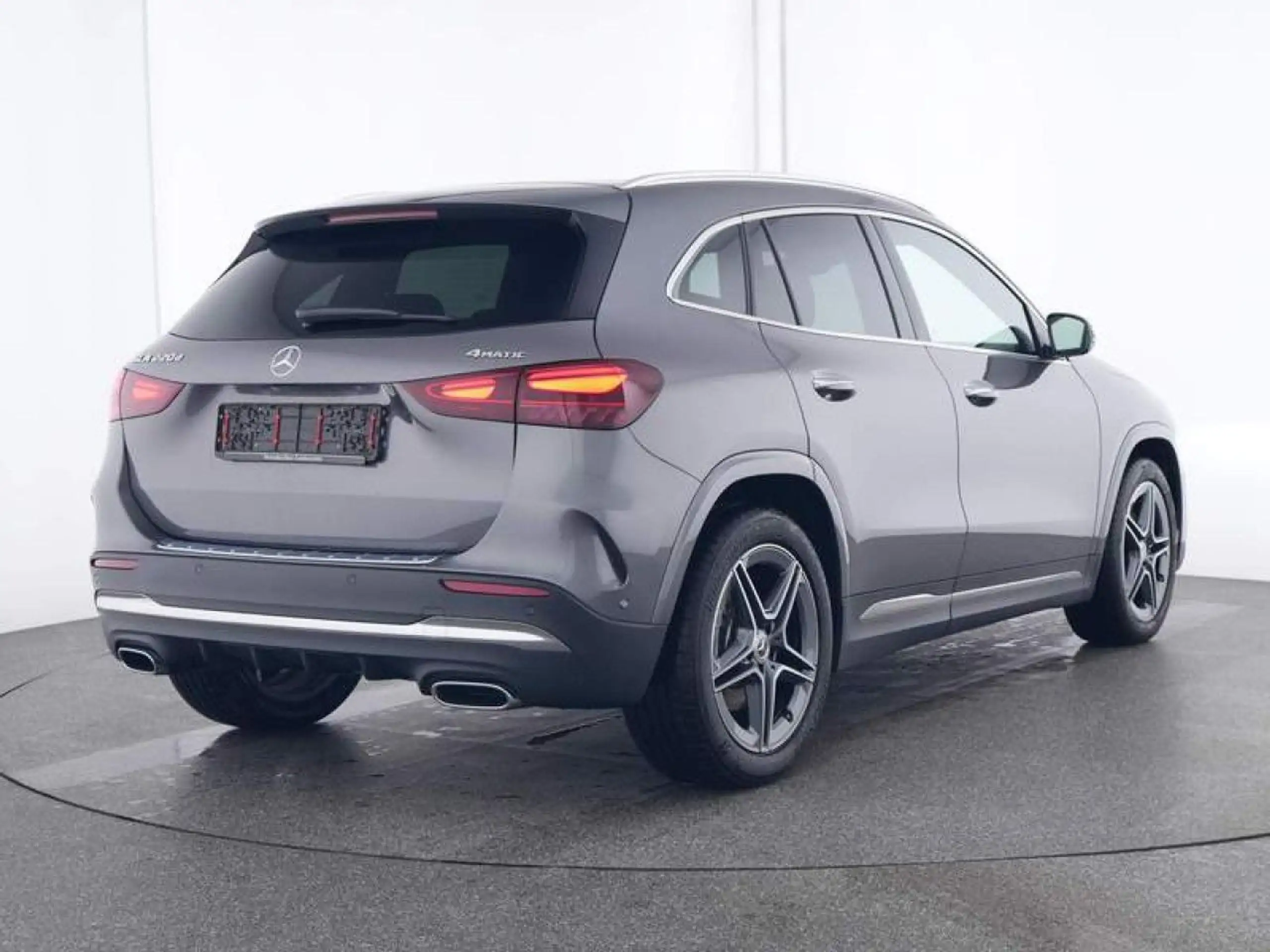 Mercedes-Benz - GLA 220