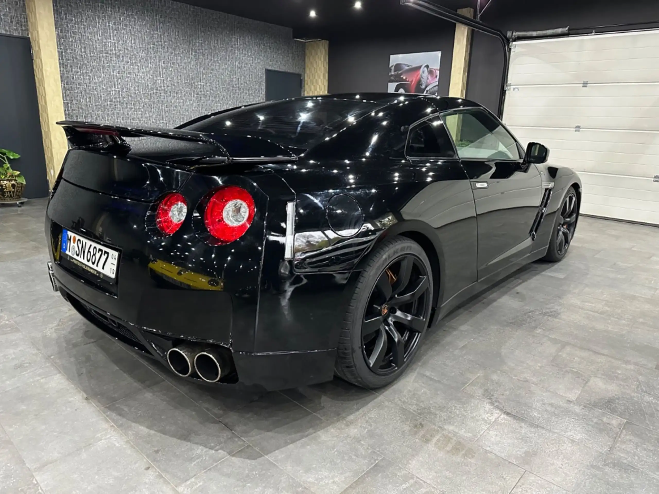 Nissan - GT-R