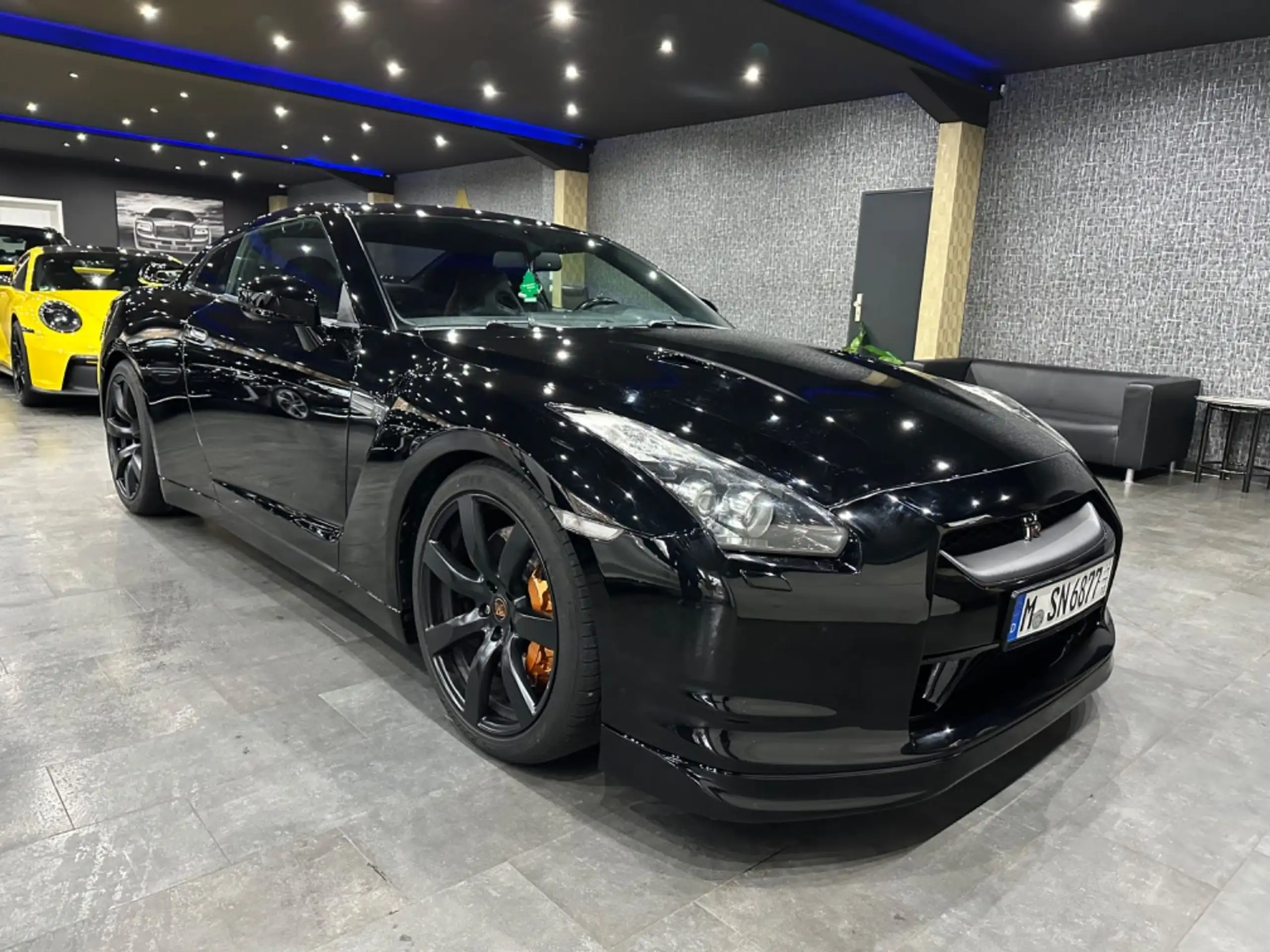 Nissan - GT-R