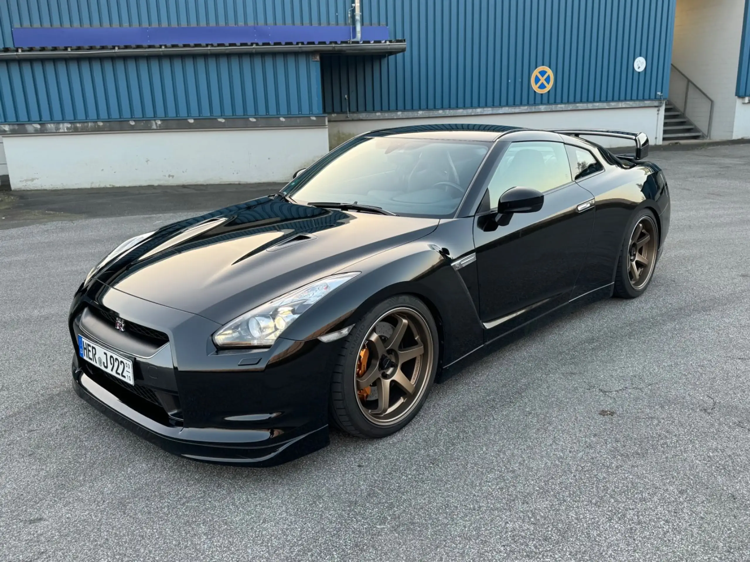 Nissan - GT-R