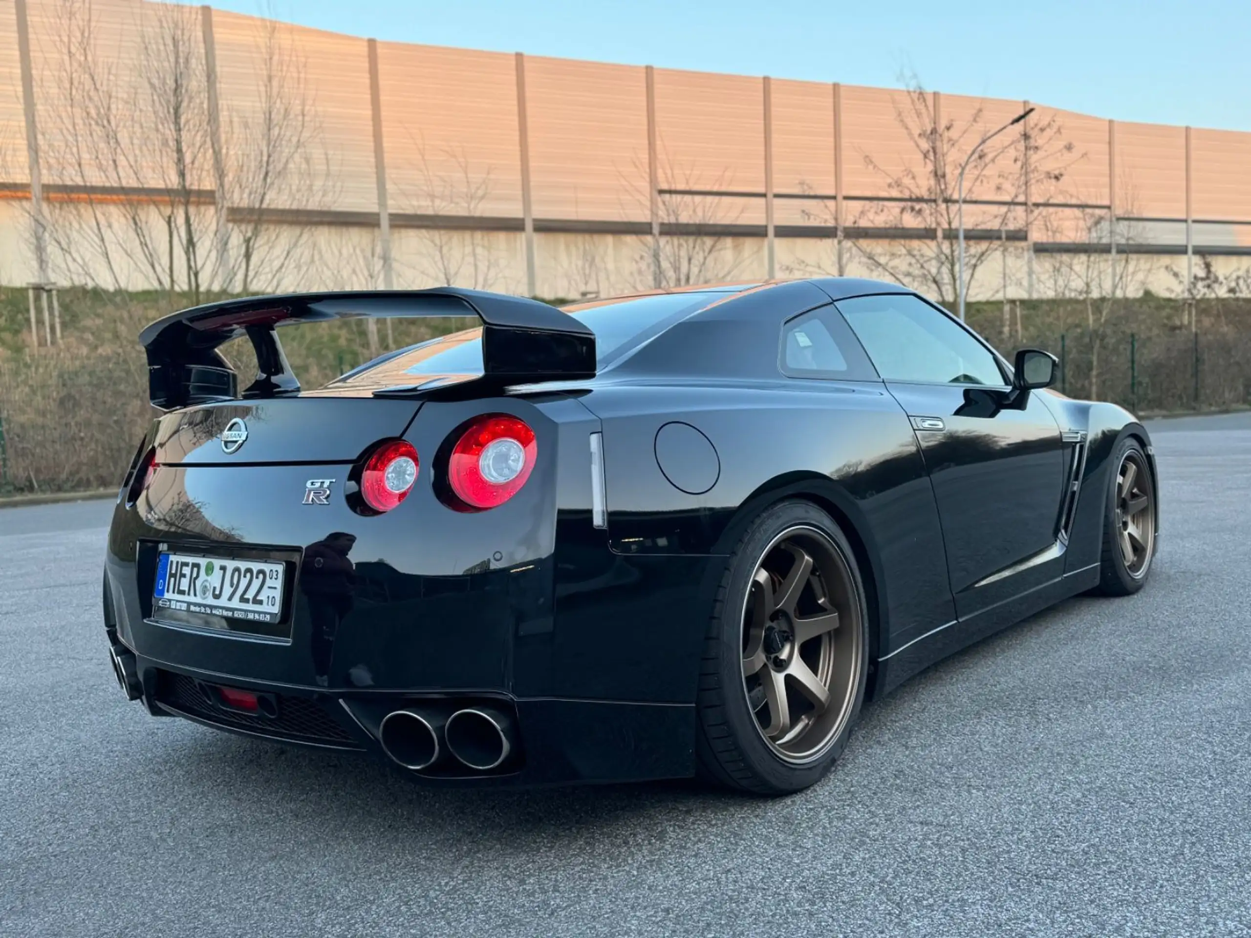 Nissan - GT-R