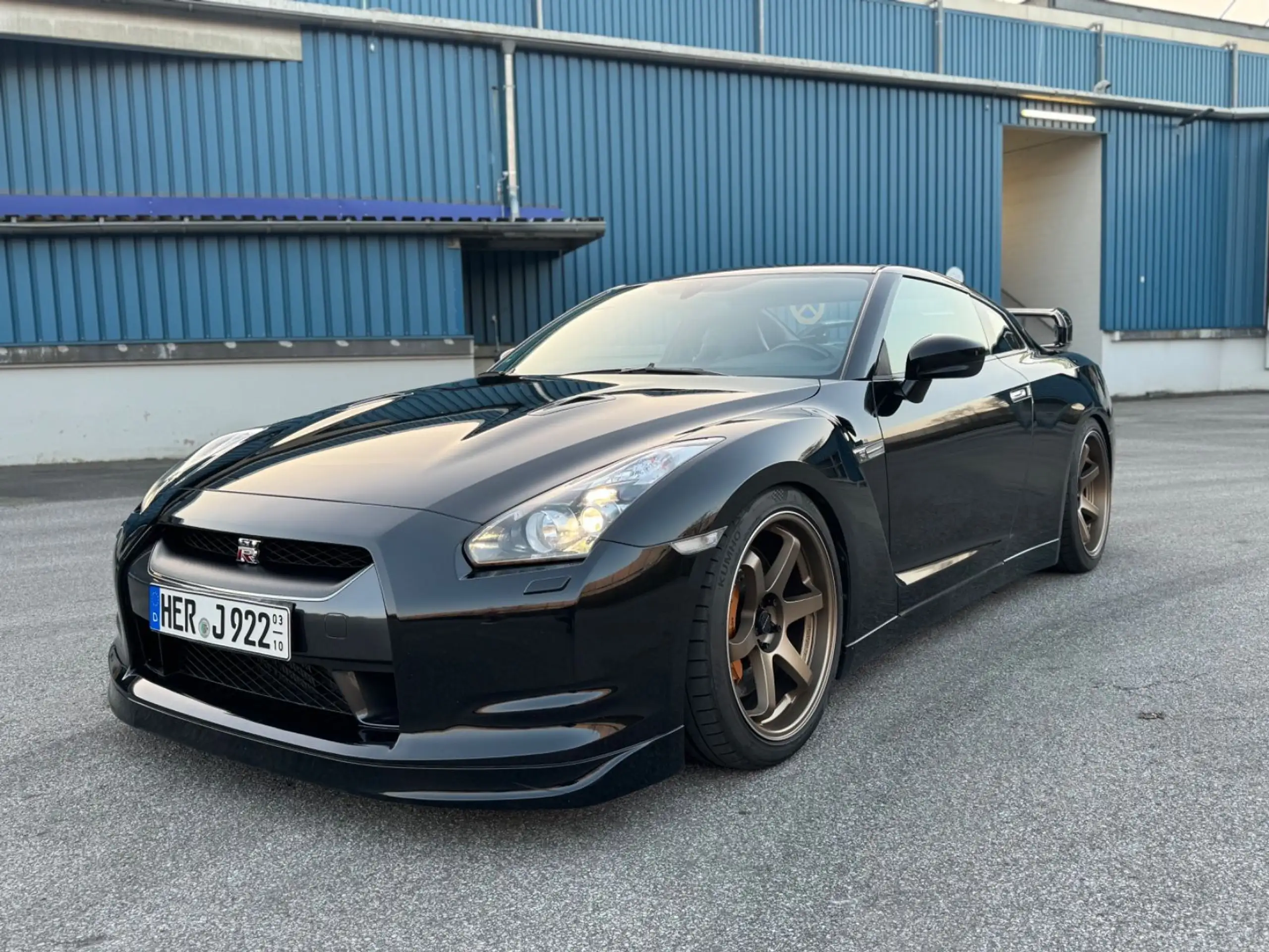 Nissan - GT-R