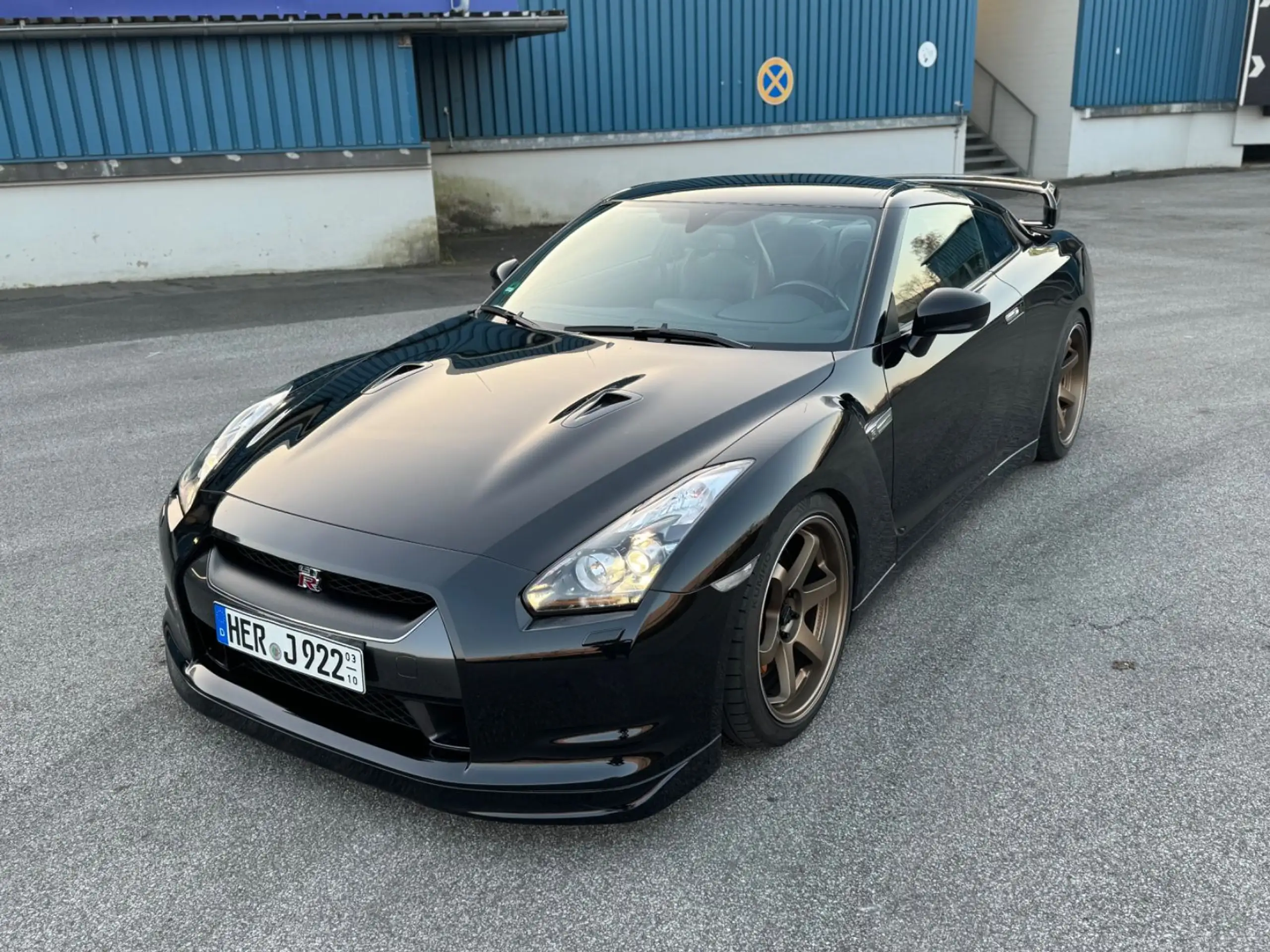 Nissan - GT-R