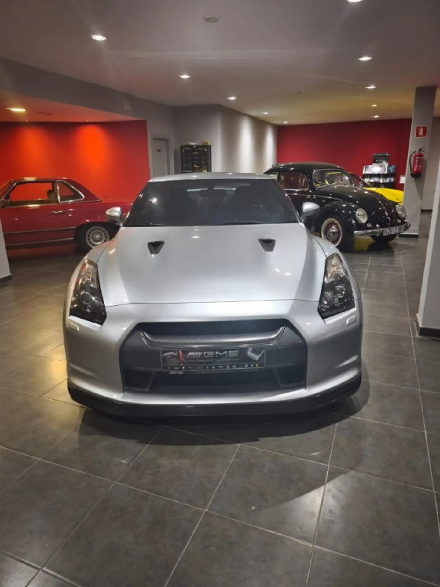 Nissan - GT-R