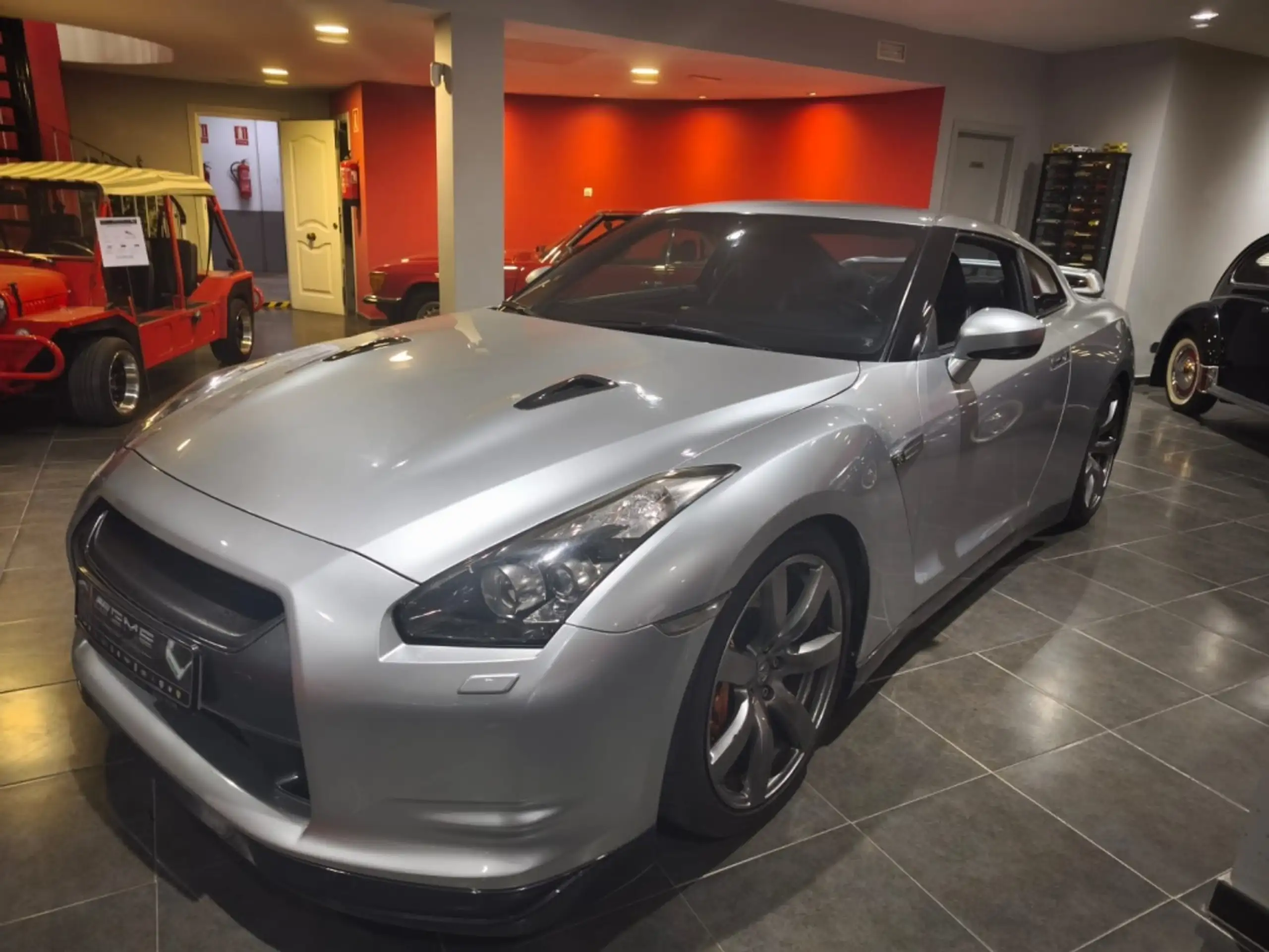 Nissan - GT-R