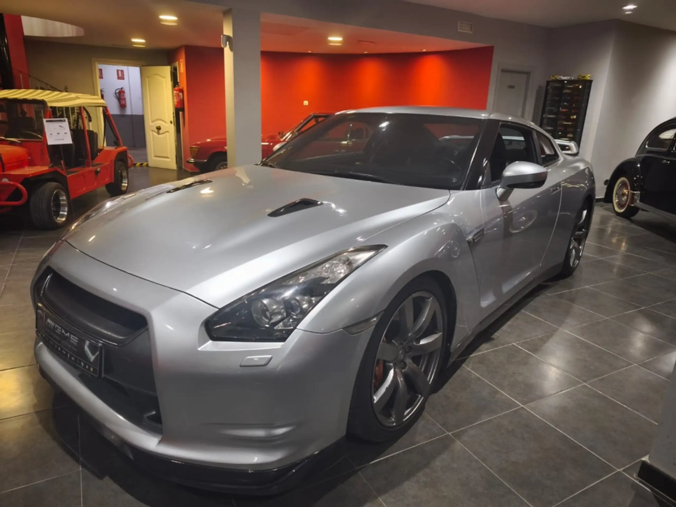 Nissan - GT-R