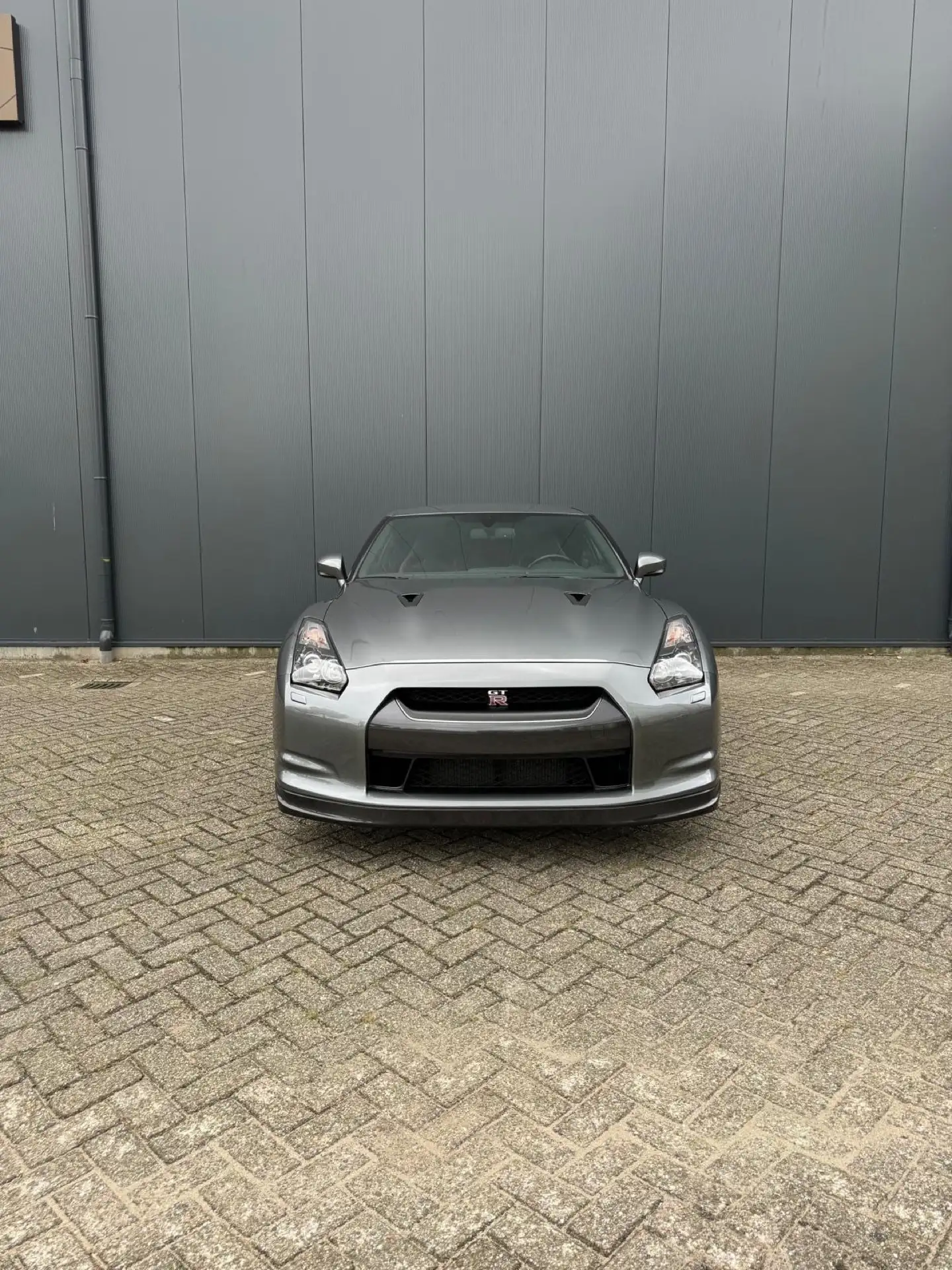 Nissan - GT-R