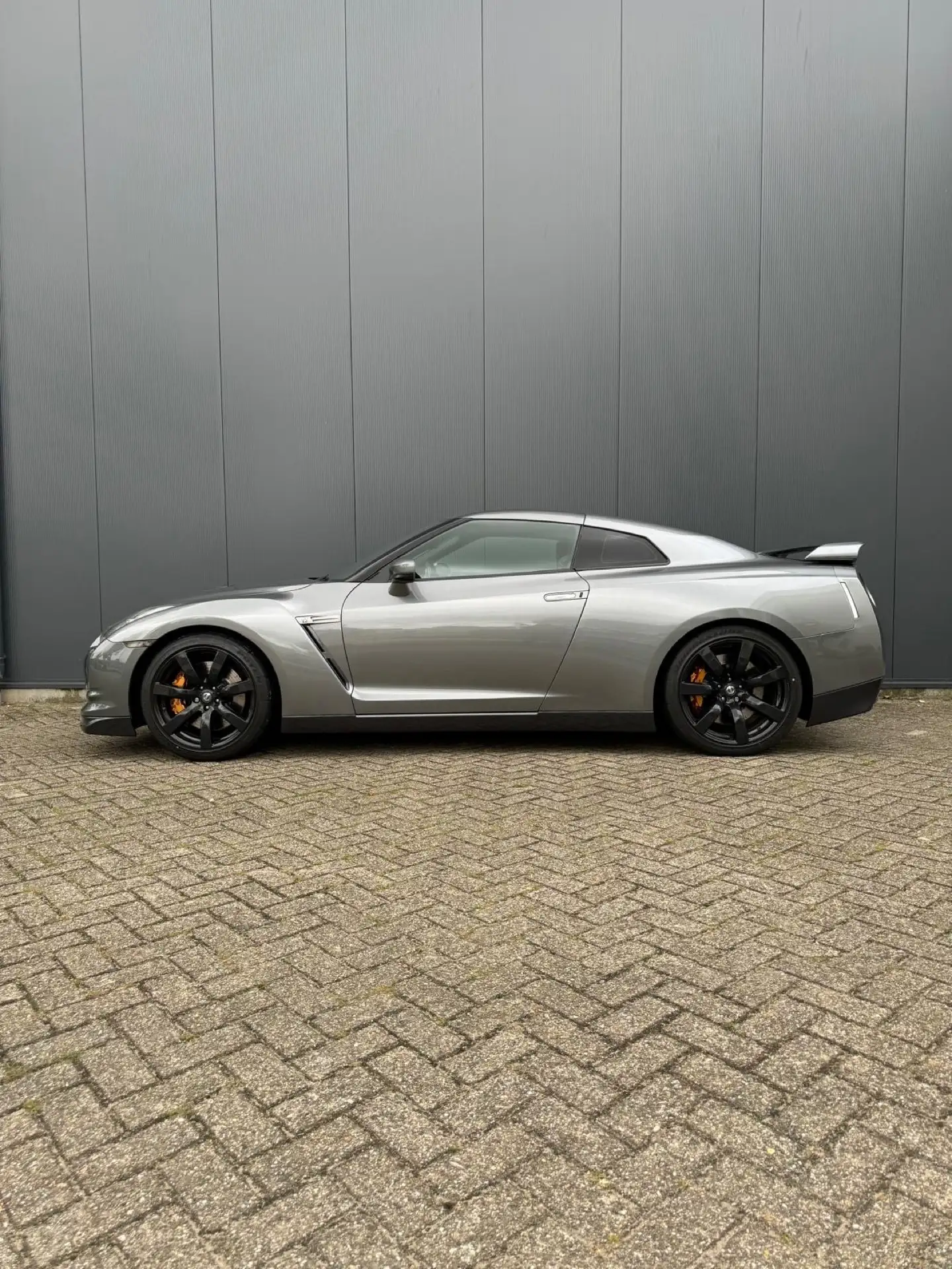 Nissan - GT-R