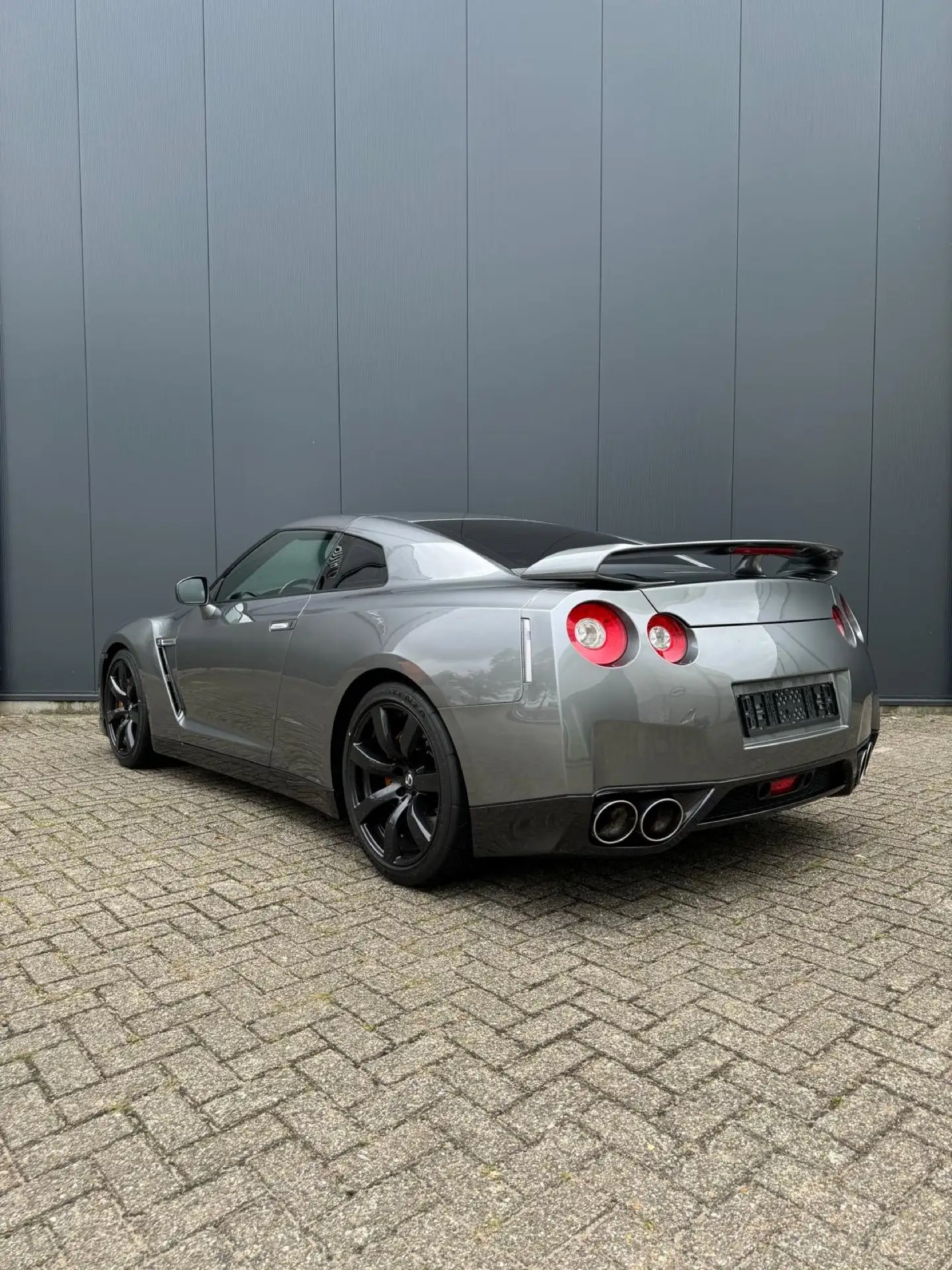 Nissan - GT-R