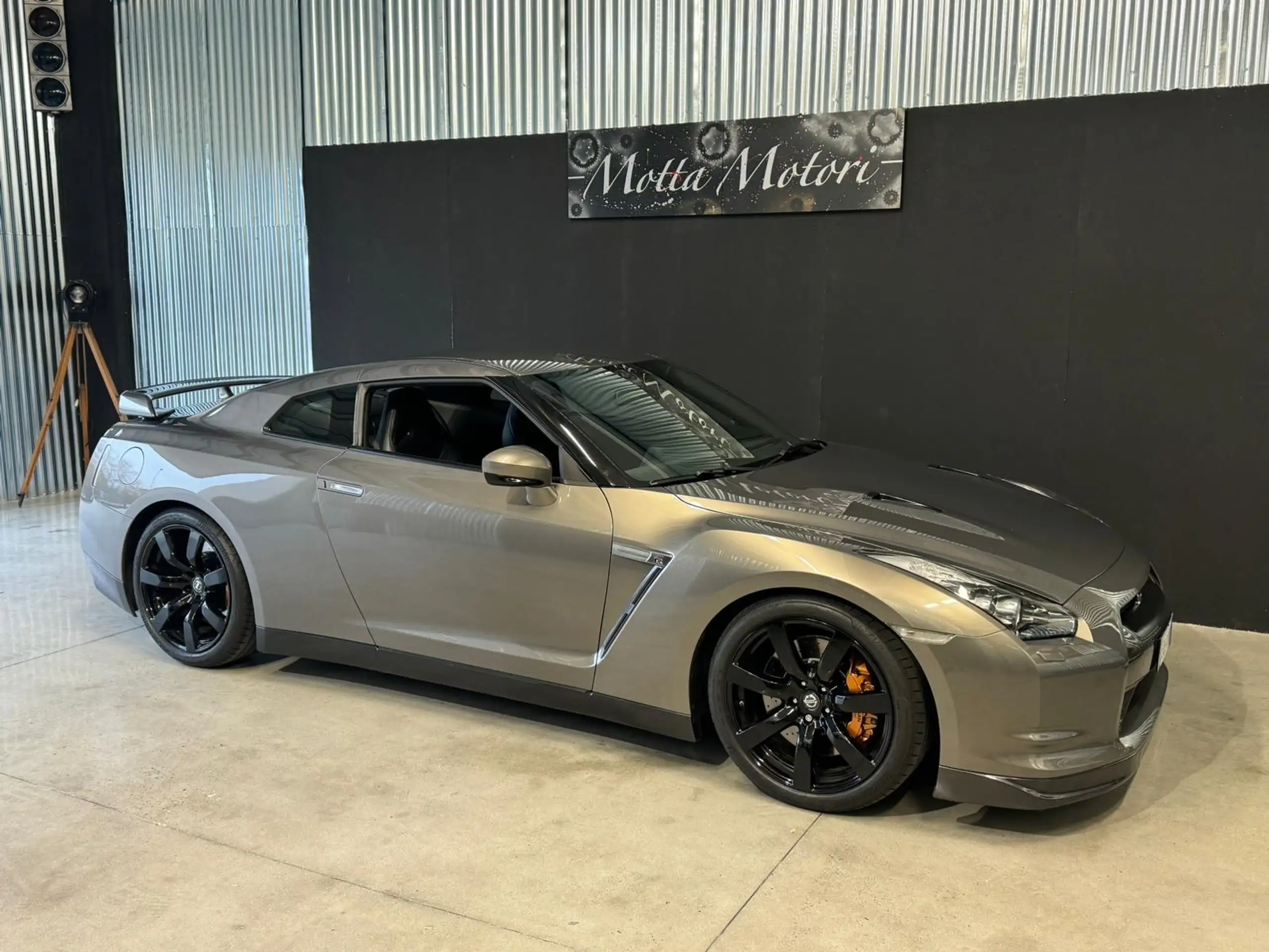 Nissan - GT-R