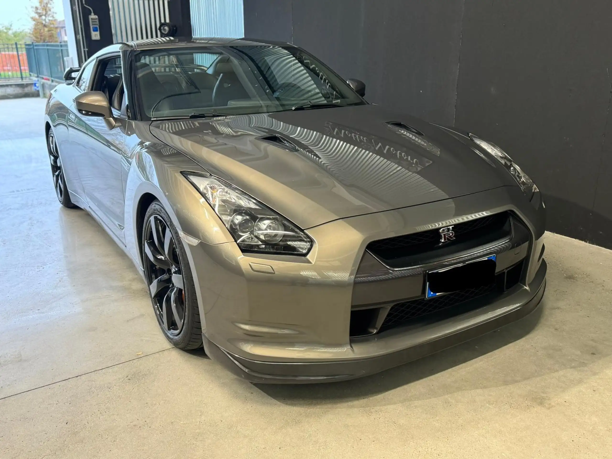 Nissan - GT-R