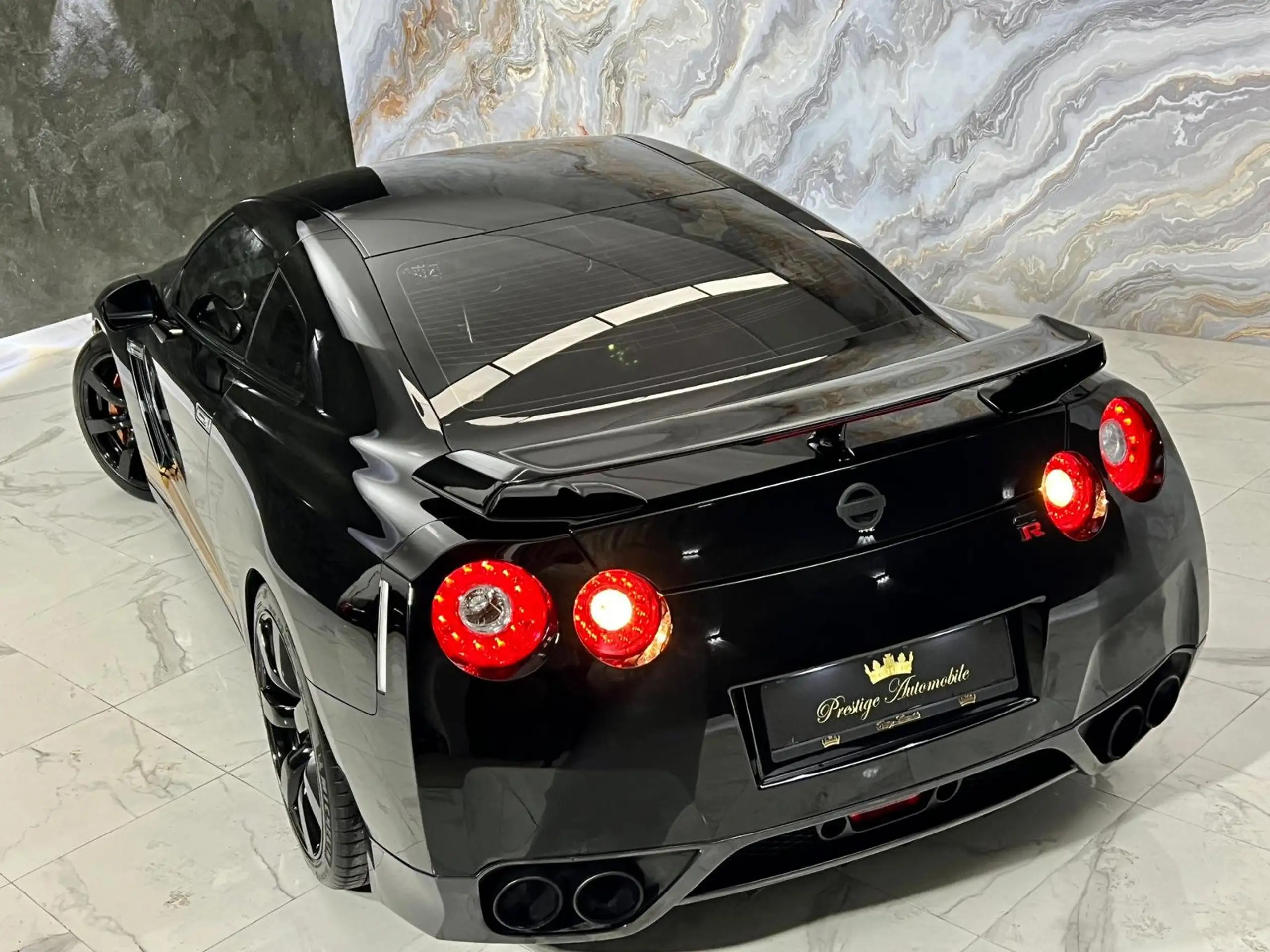 Nissan - GT-R