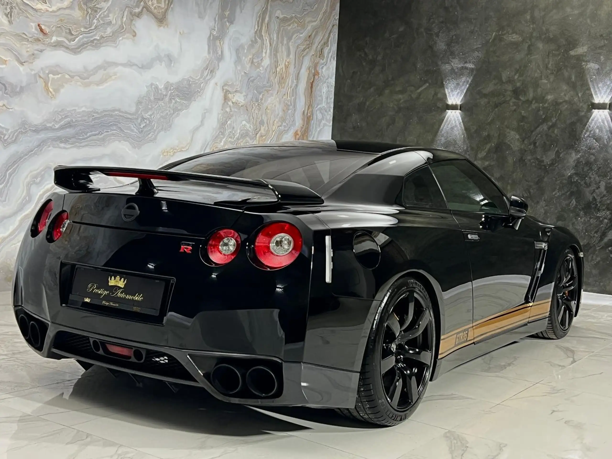 Nissan - GT-R