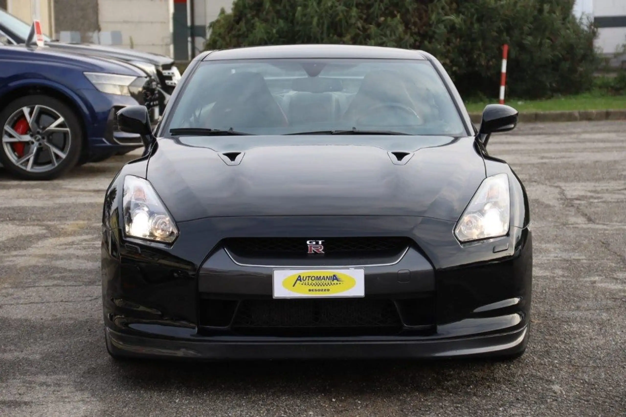 Nissan - GT-R