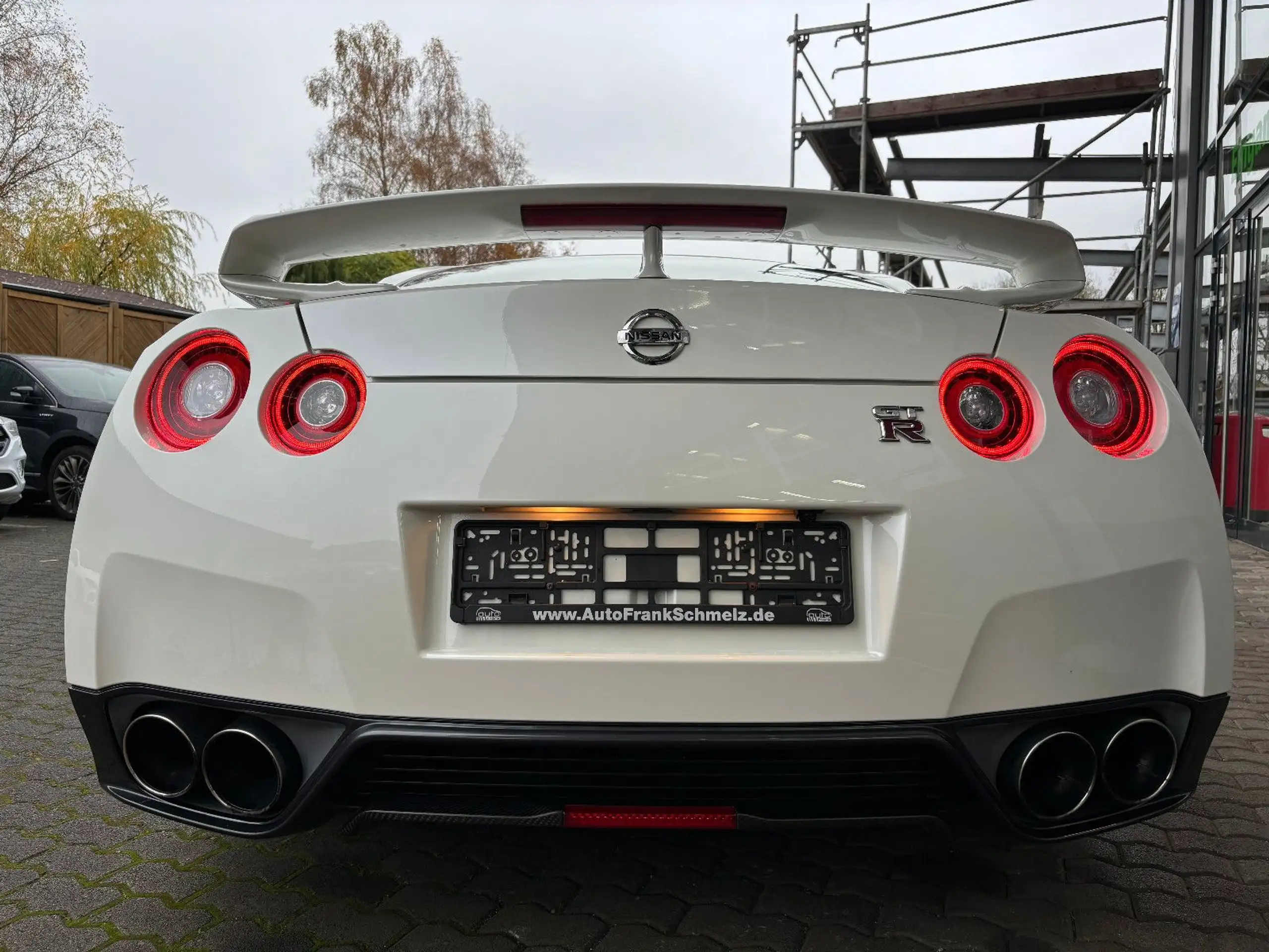 Nissan - GT-R