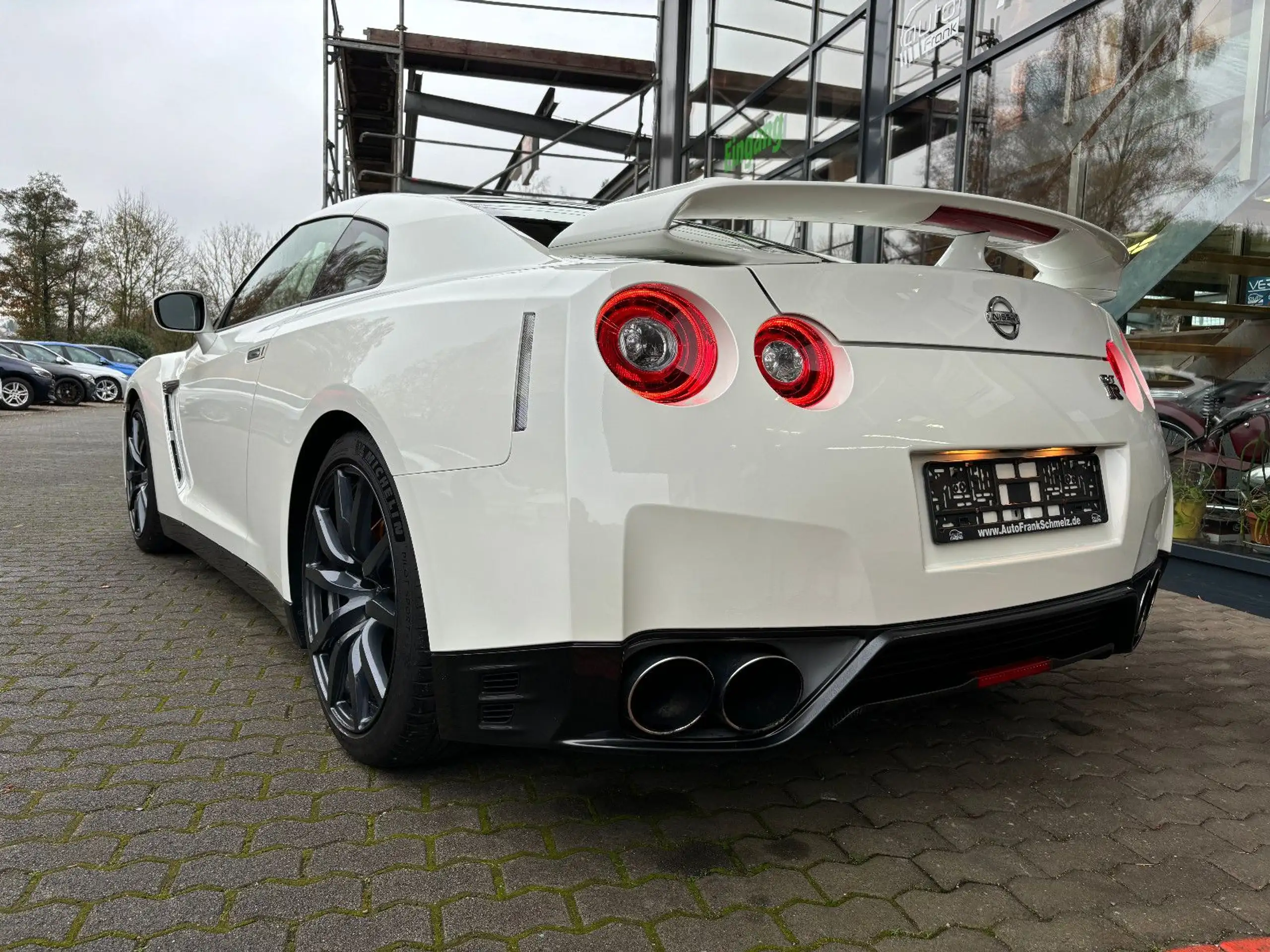 Nissan - GT-R