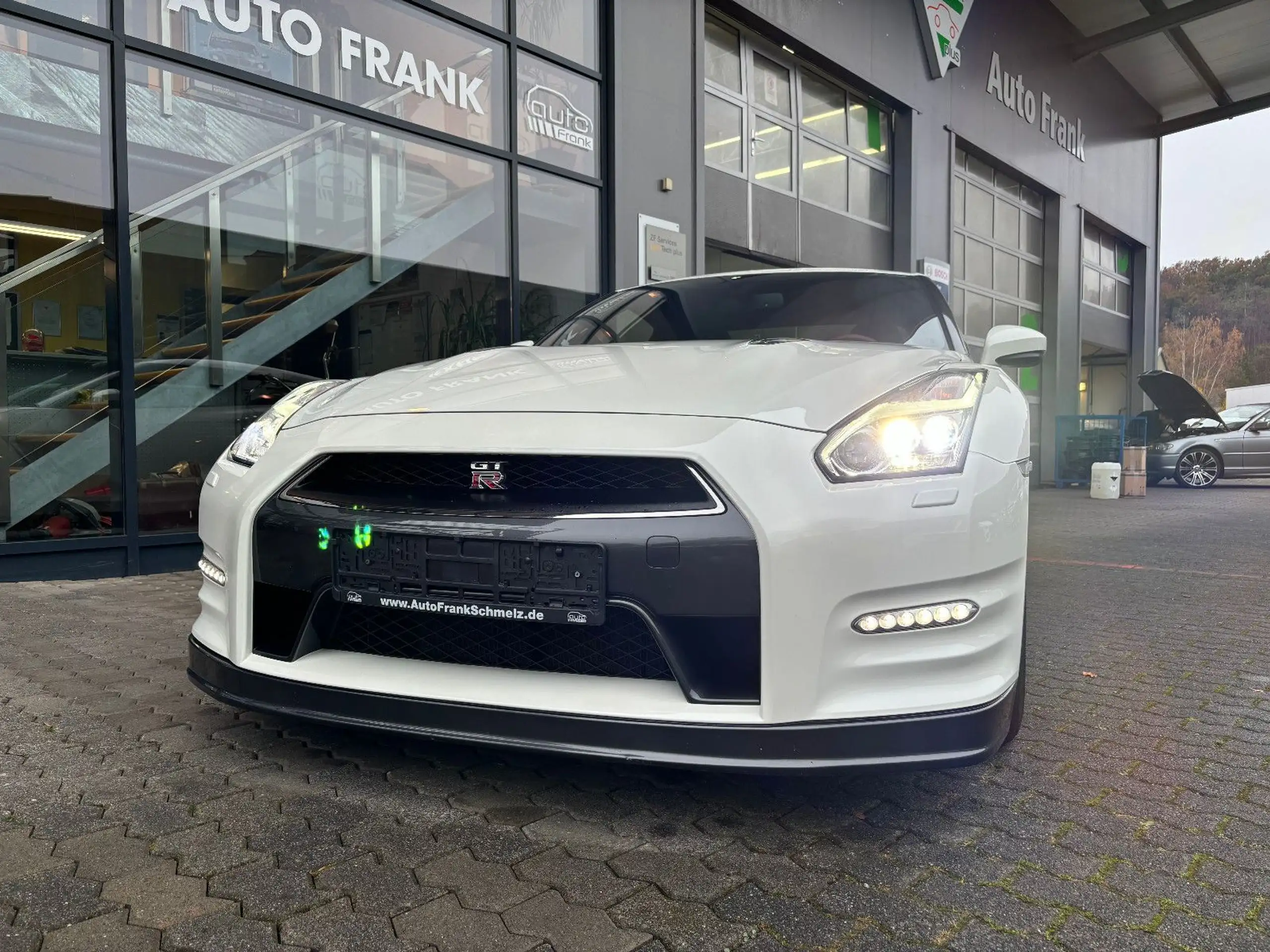 Nissan - GT-R