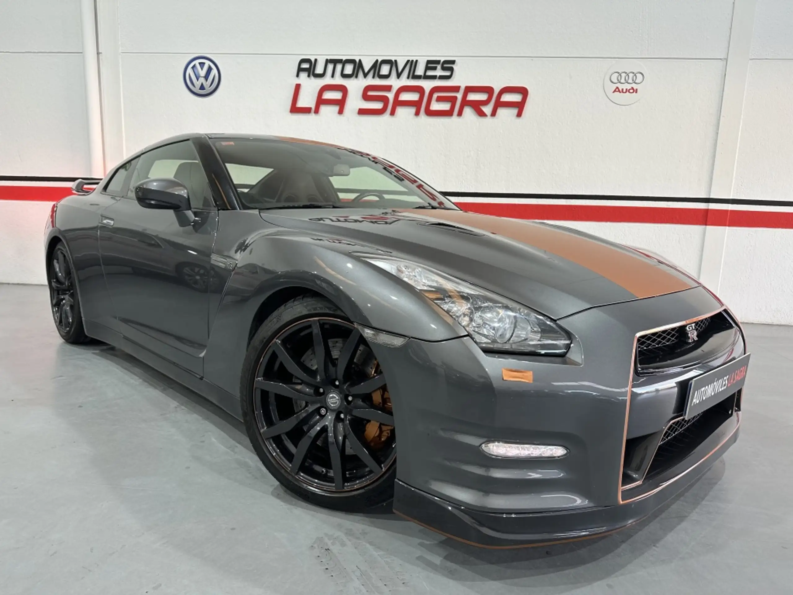 Nissan - GT-R