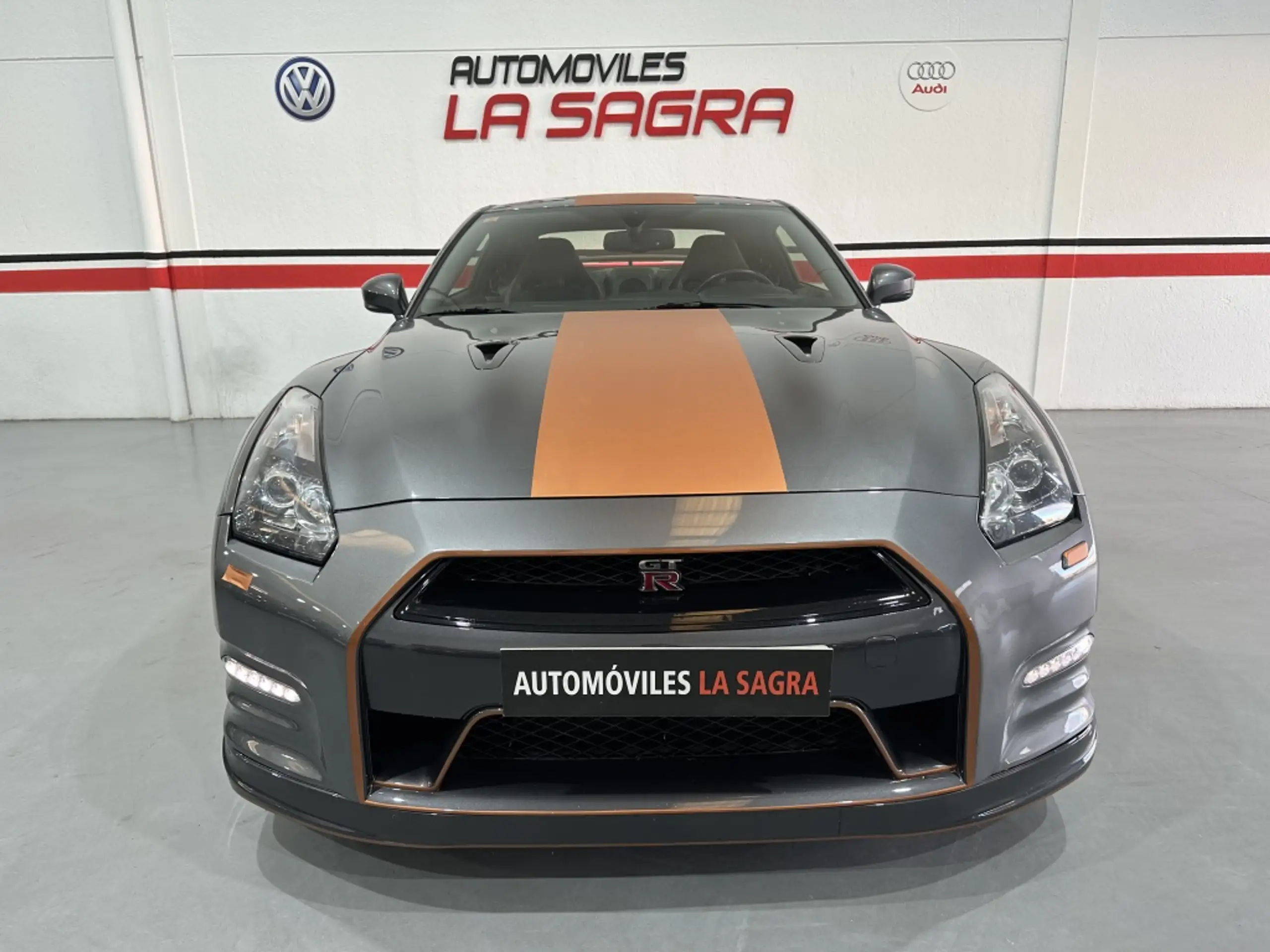 Nissan - GT-R