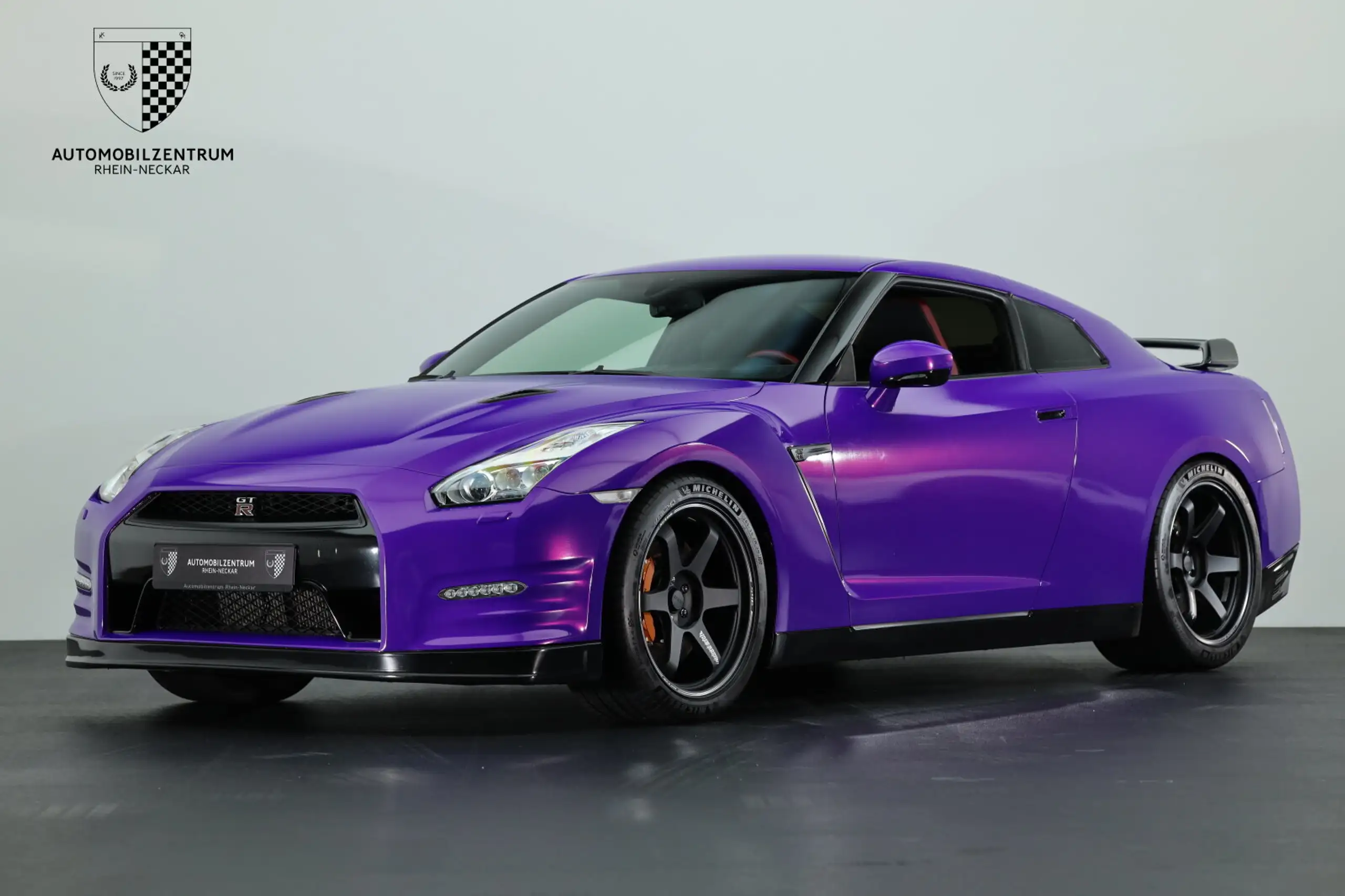 Nissan - GT-R