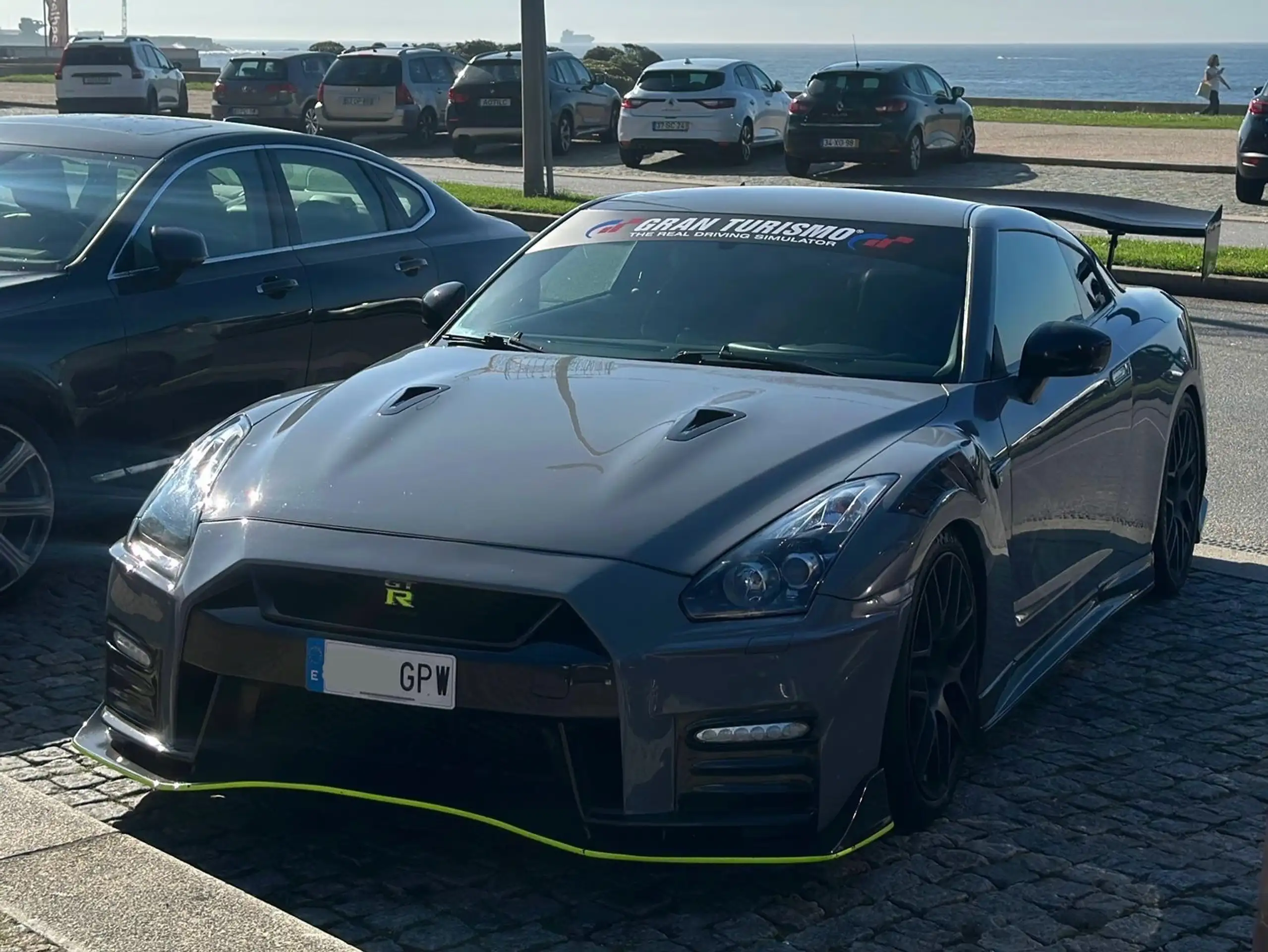 Nissan - GT-R