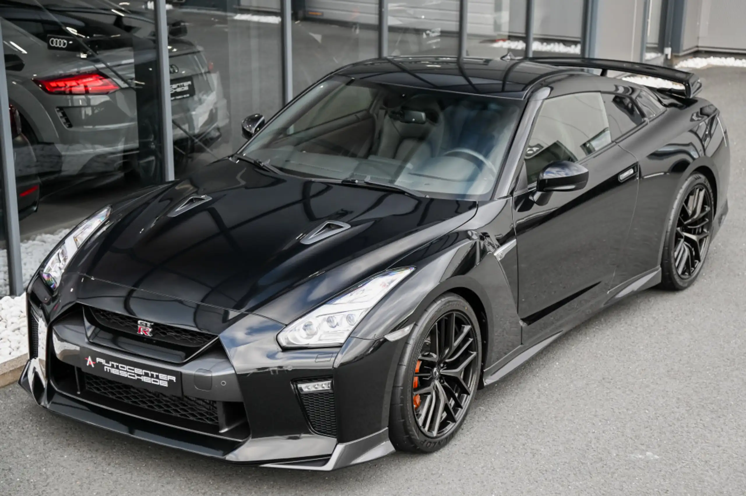 Nissan - GT-R