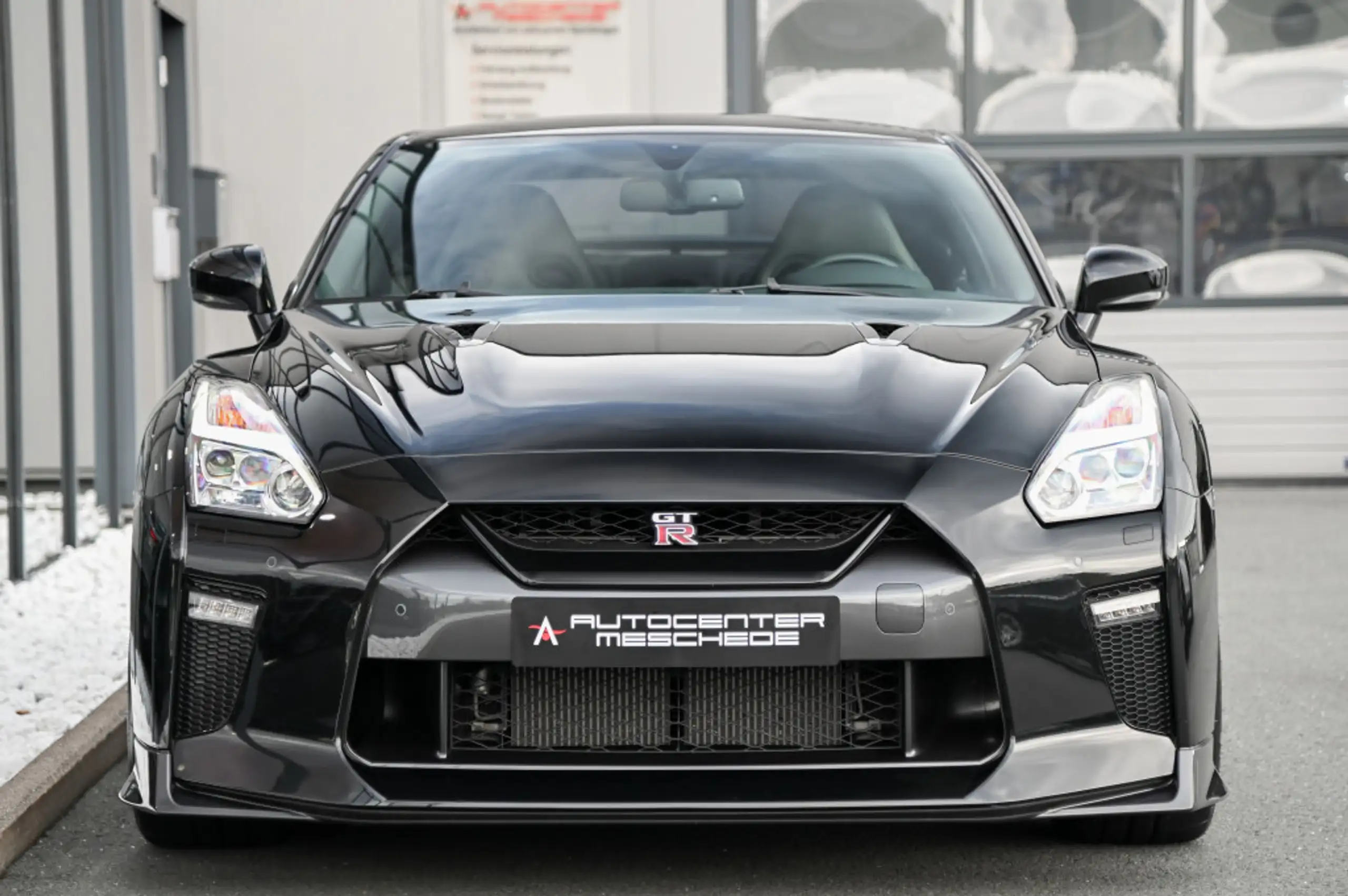 Nissan - GT-R