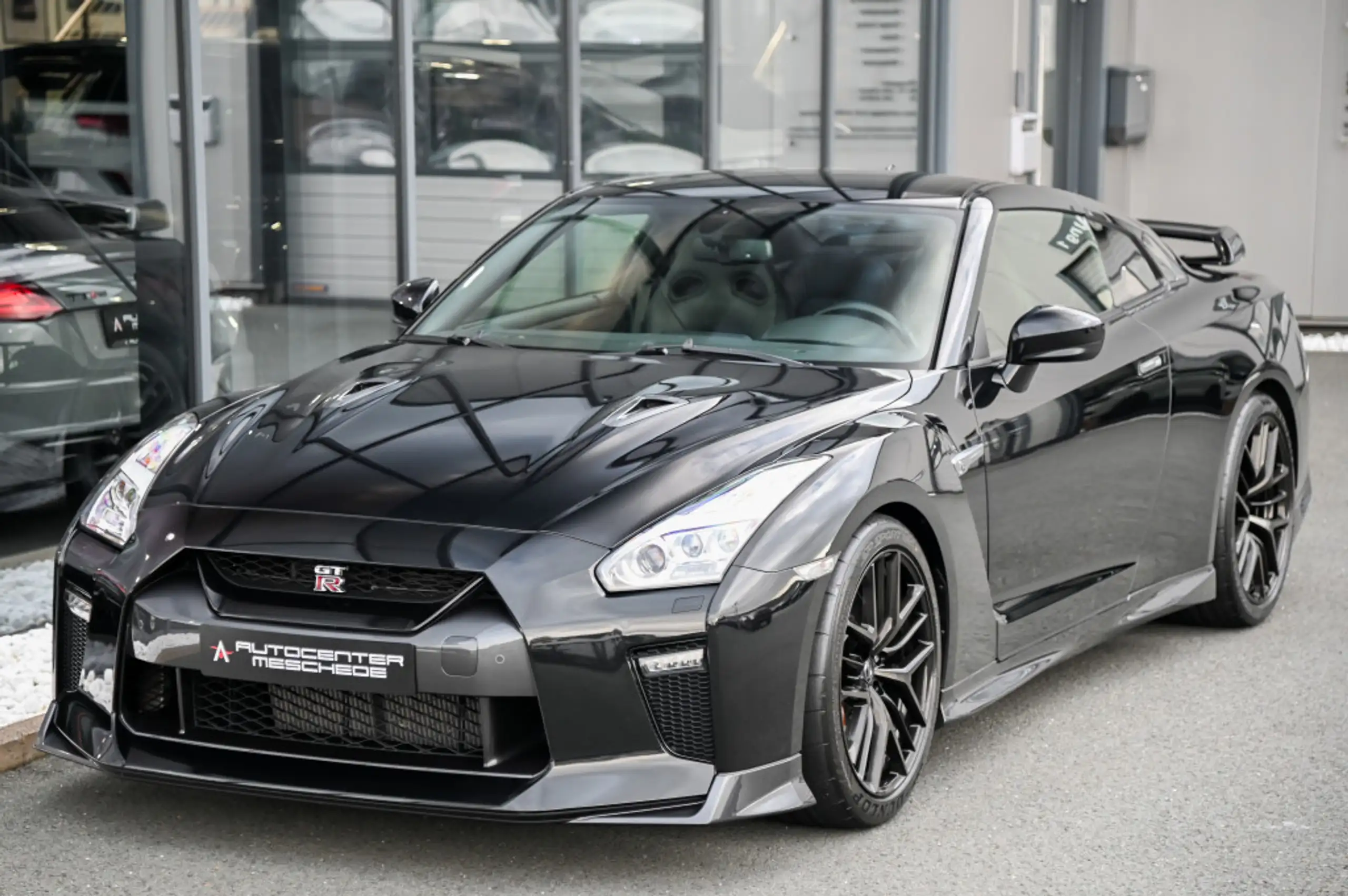 Nissan - GT-R