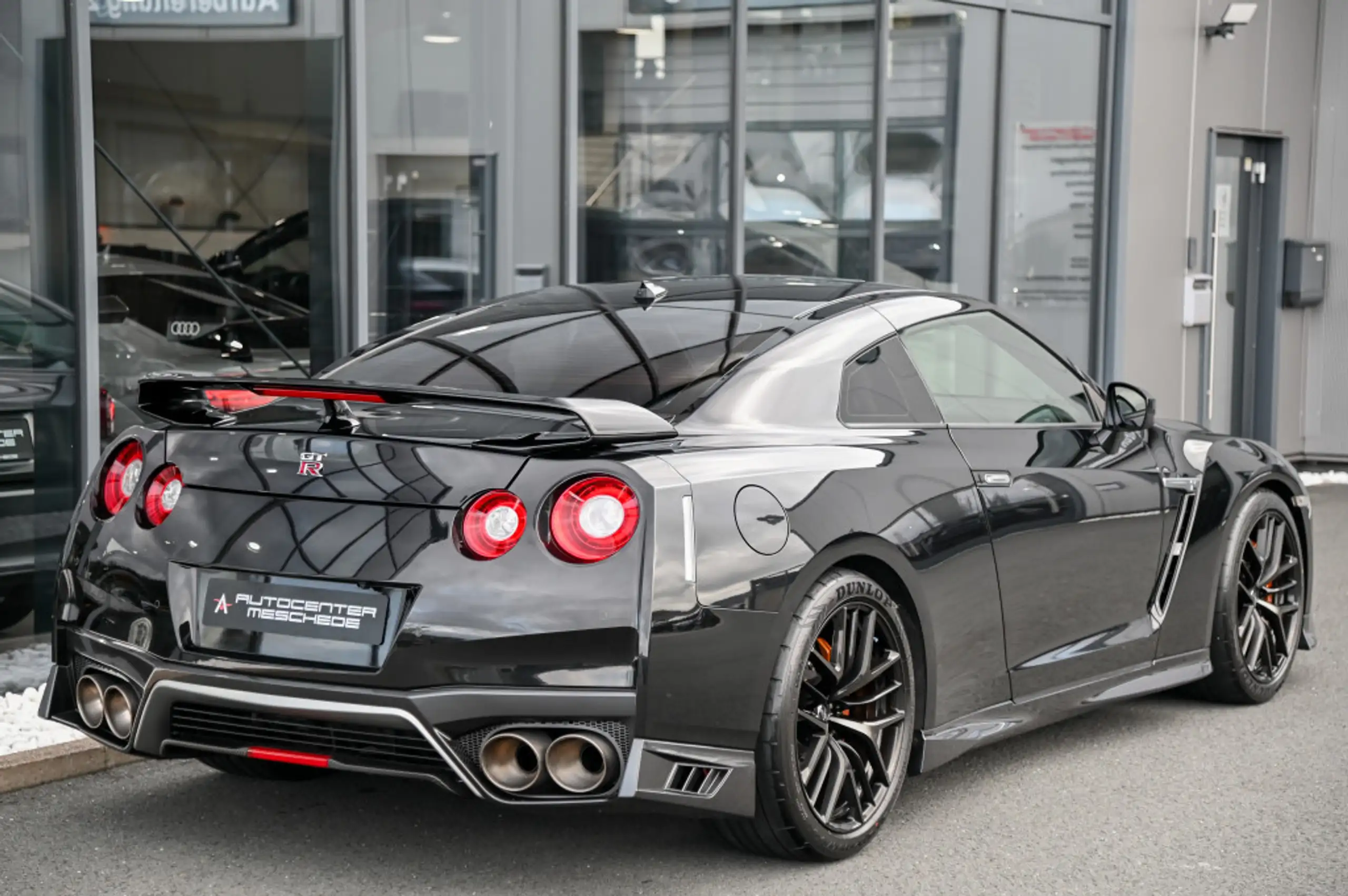 Nissan - GT-R