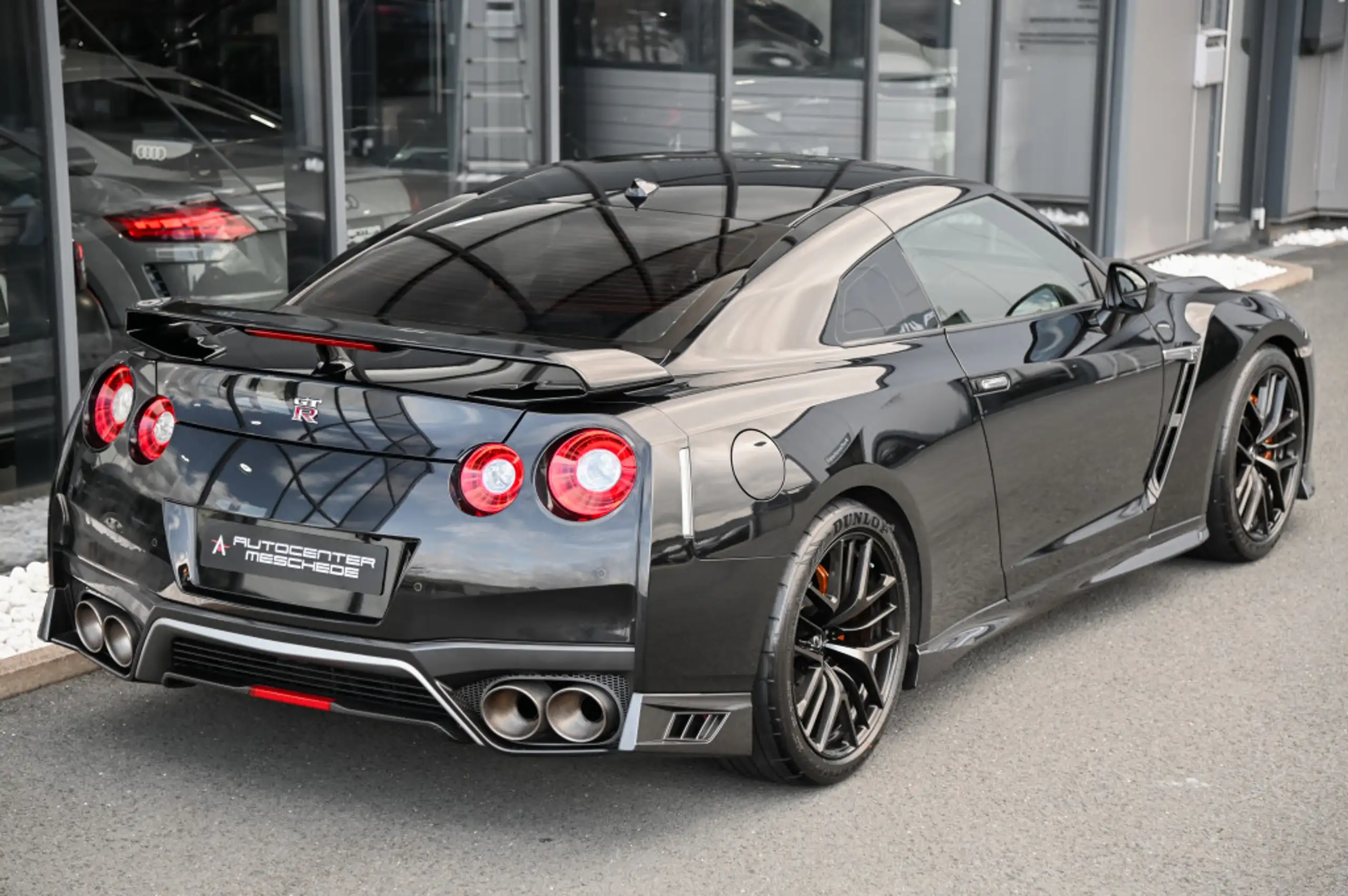 Nissan - GT-R