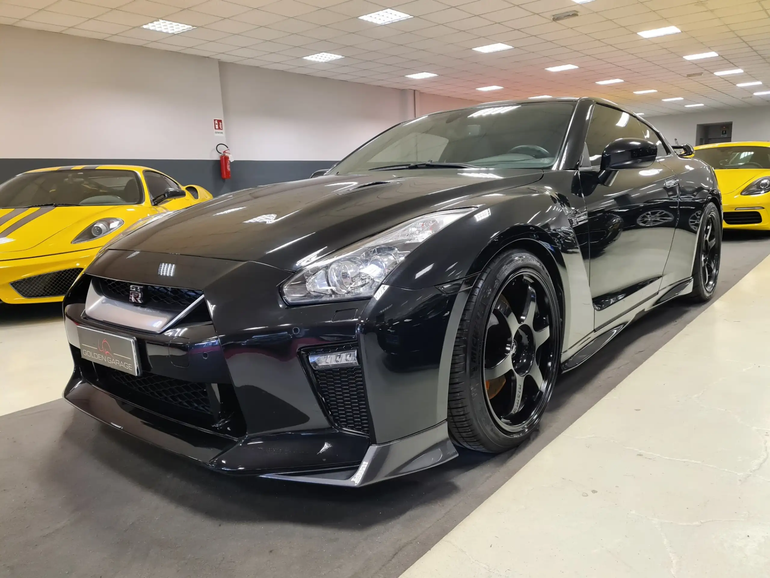 Nissan - GT-R