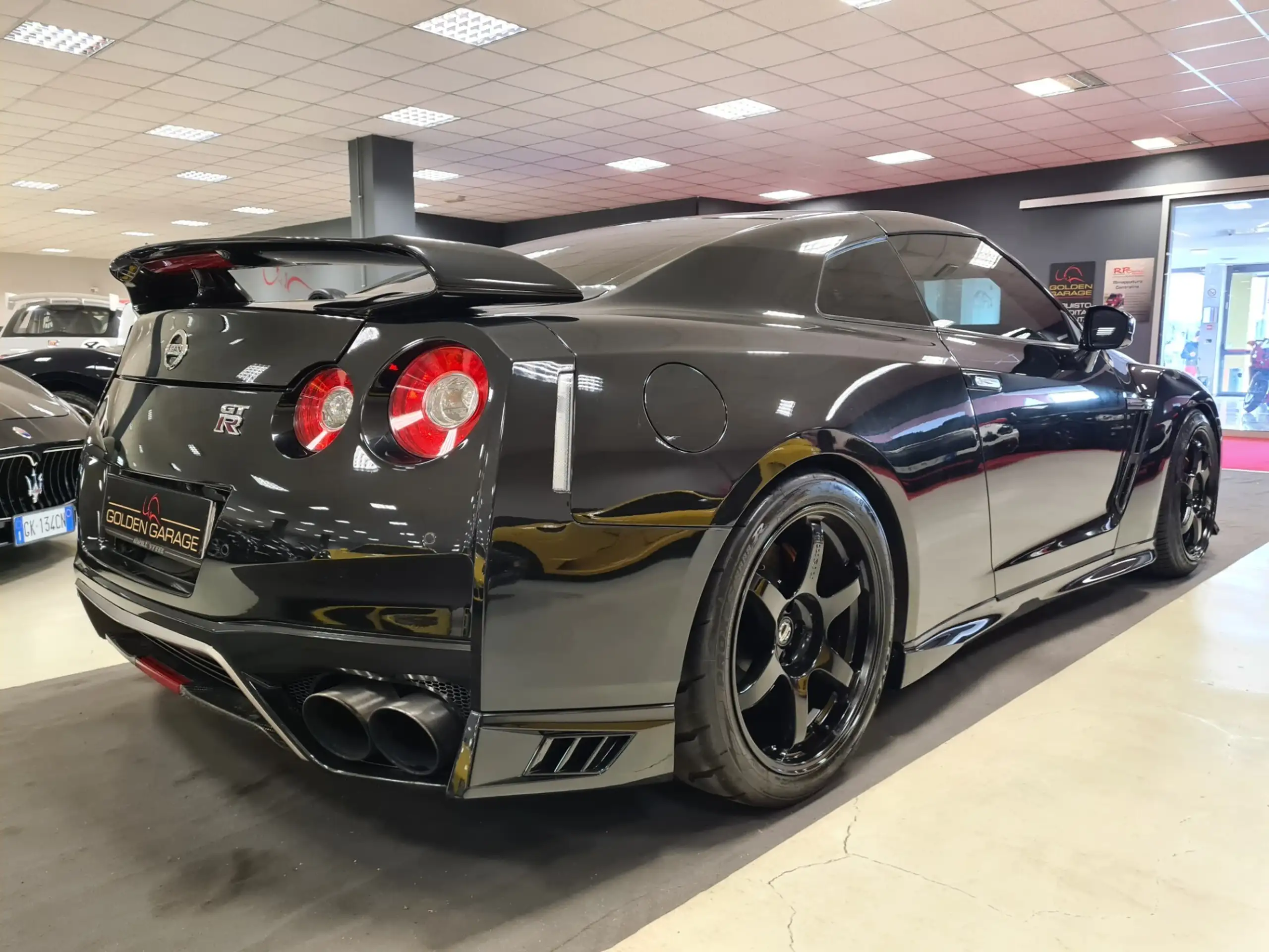 Nissan - GT-R