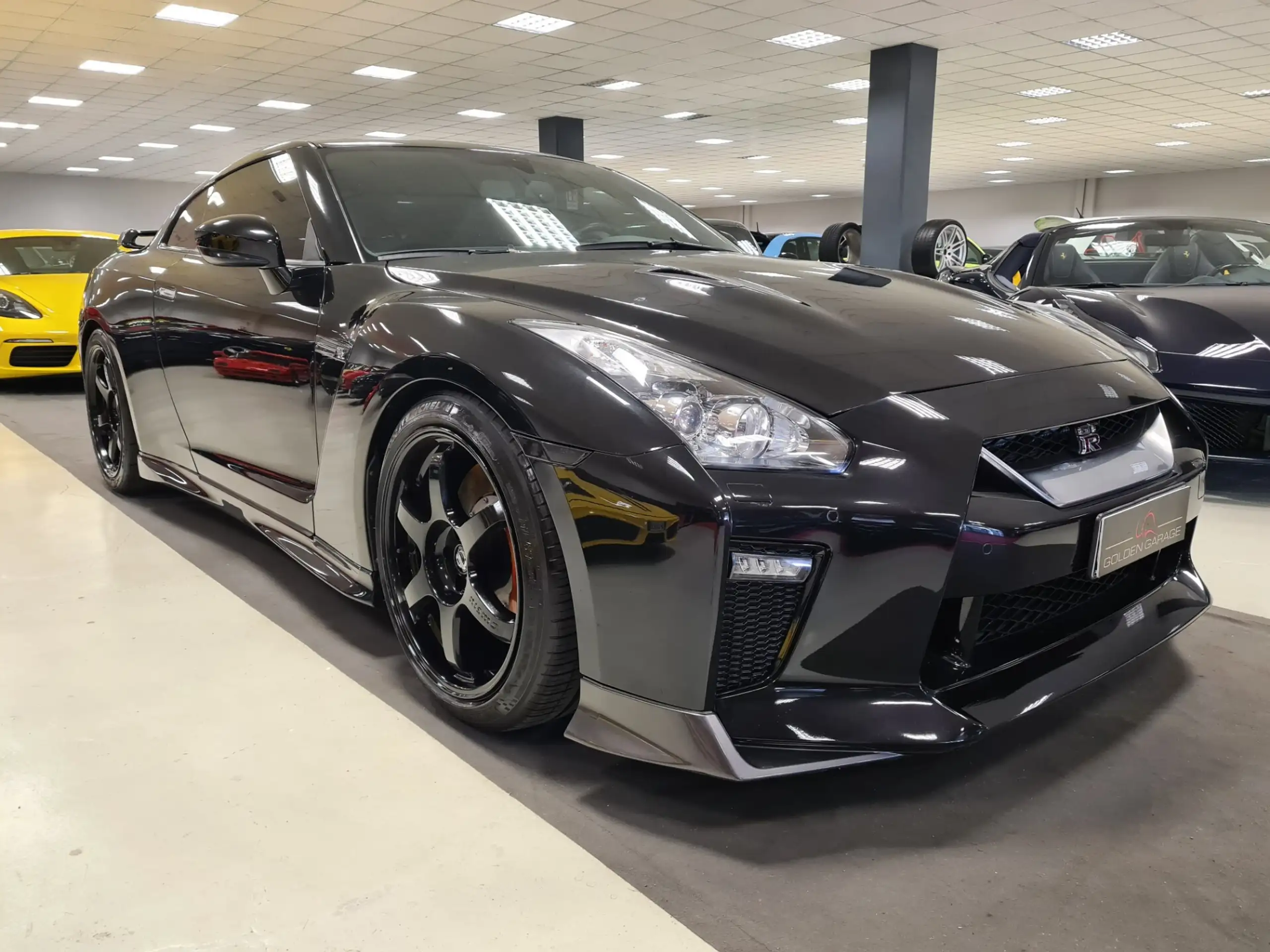 Nissan - GT-R