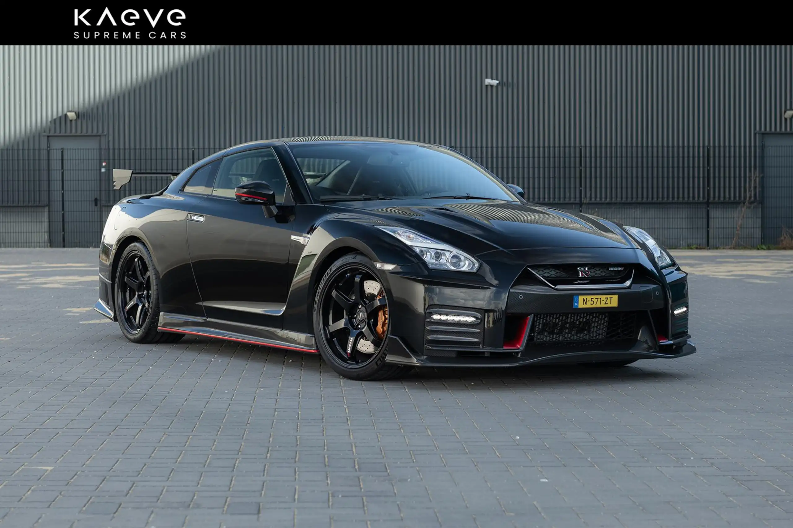 Nissan - GT-R