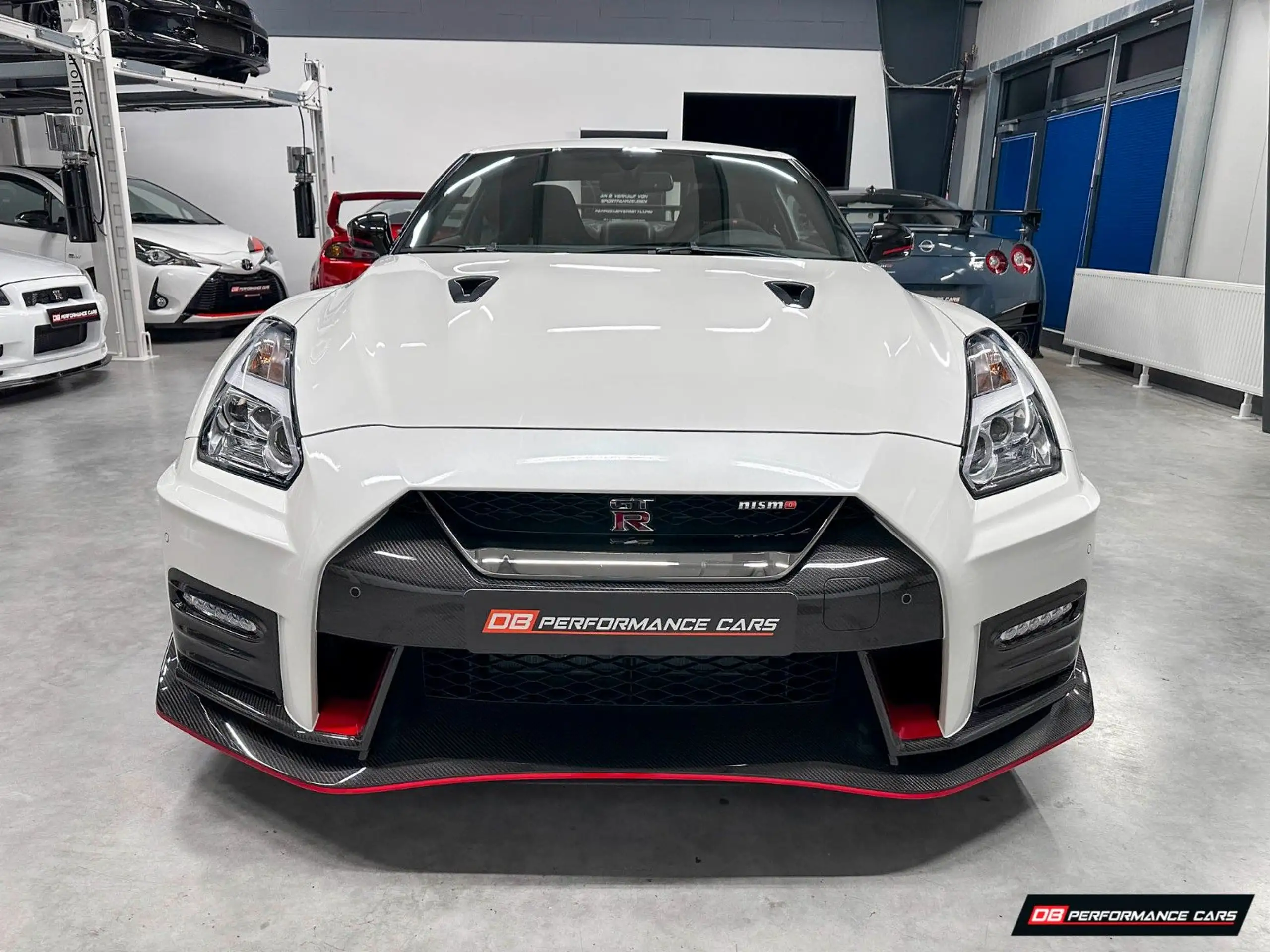 Nissan - GT-R